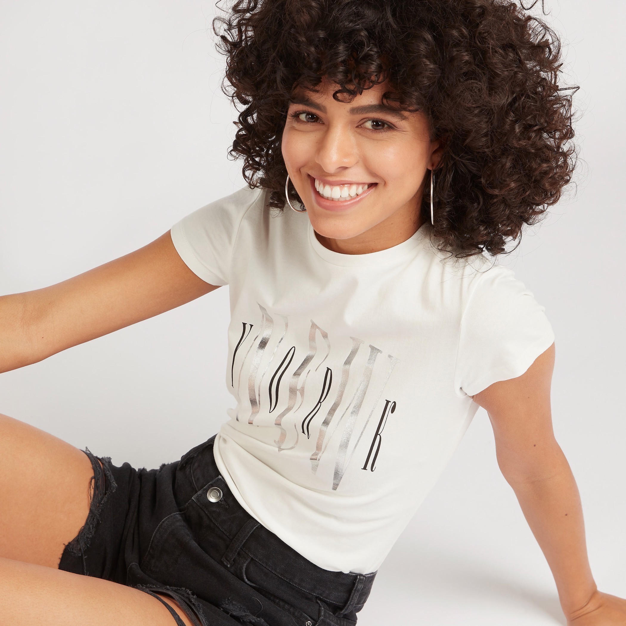 تيشيرت بياقة ضيّقة وأكمام كاب وطَبعات-women-clothing-tshirts-image-3