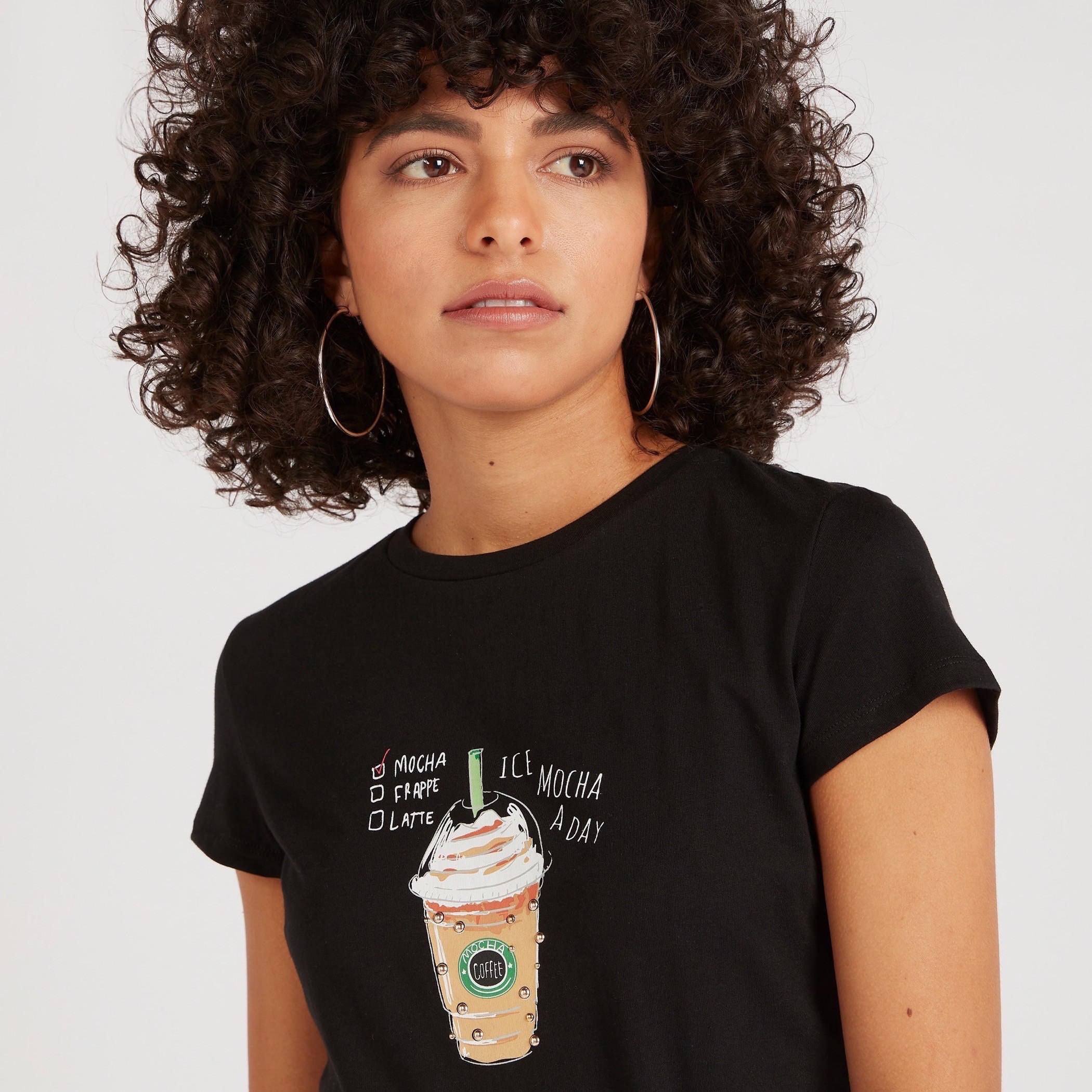 تيشيرت بياقة ضيّقة وأكمام كاب وطَبعات-women-clothing-tshirts-image-3