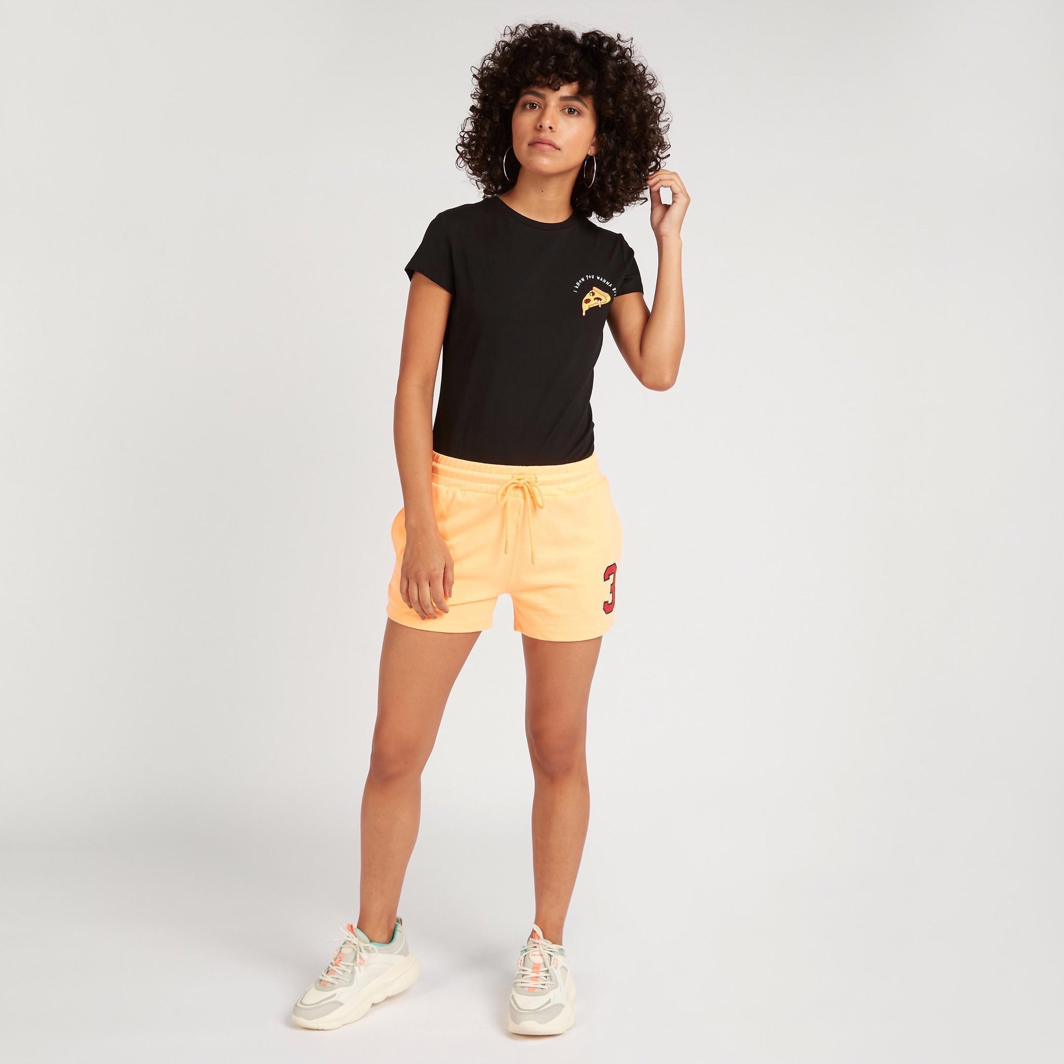 تيشيرت بياقة ضيّقة وأكمام كاب وطَبعات-women-clothing-tshirts-image-2