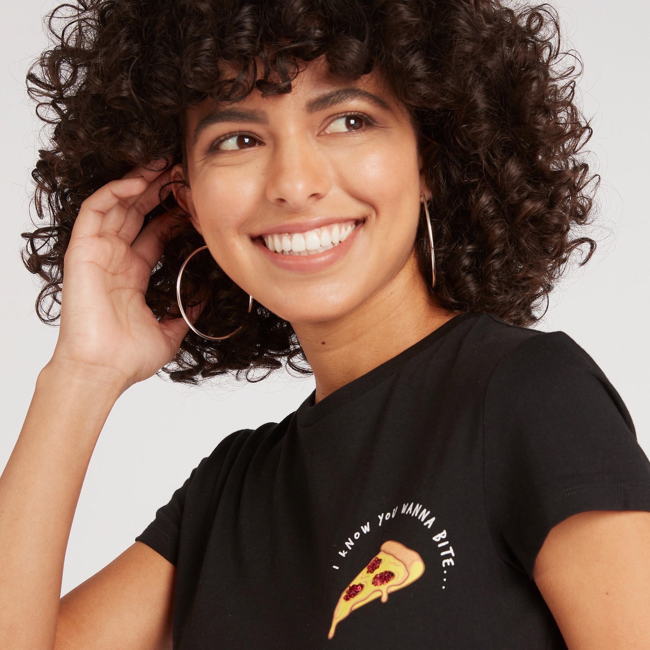 تيشيرت بياقة ضيّقة وأكمام كاب وطَبعات-women-clothing-tshirts-image-3