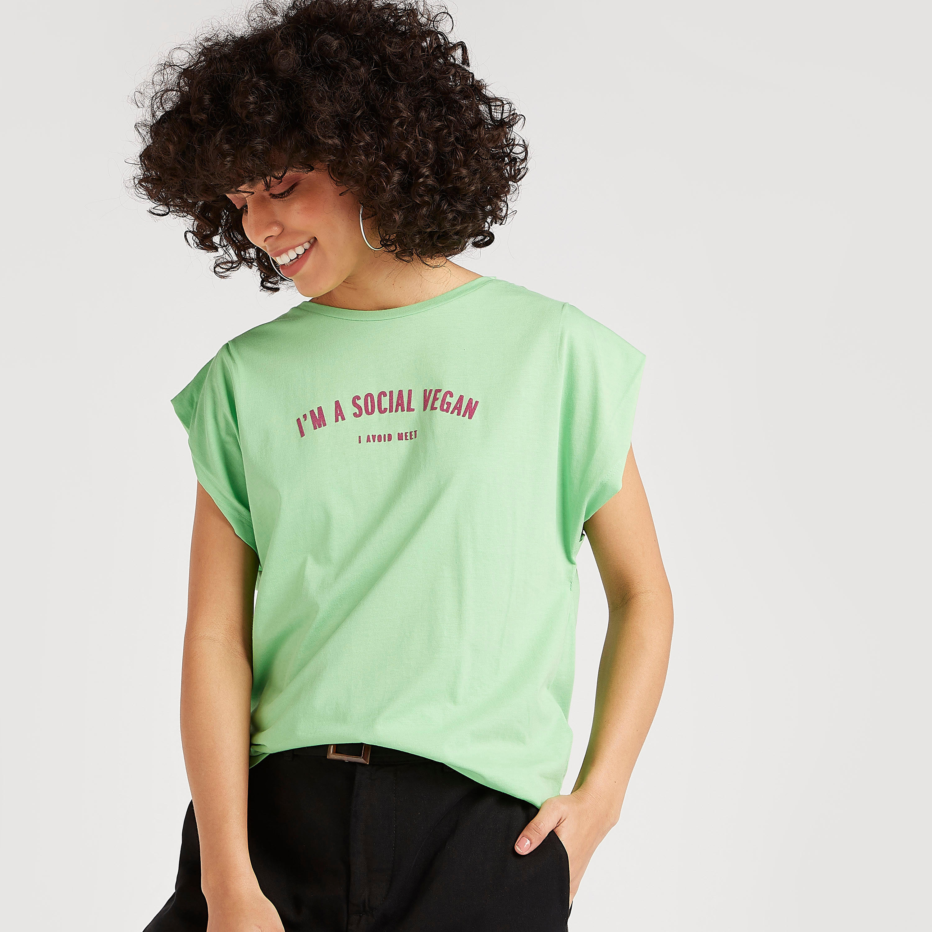 تيشيرت بياقة ضيّقة وأكمام كَاب وطبعات-women-clothing-tshirts-image-1