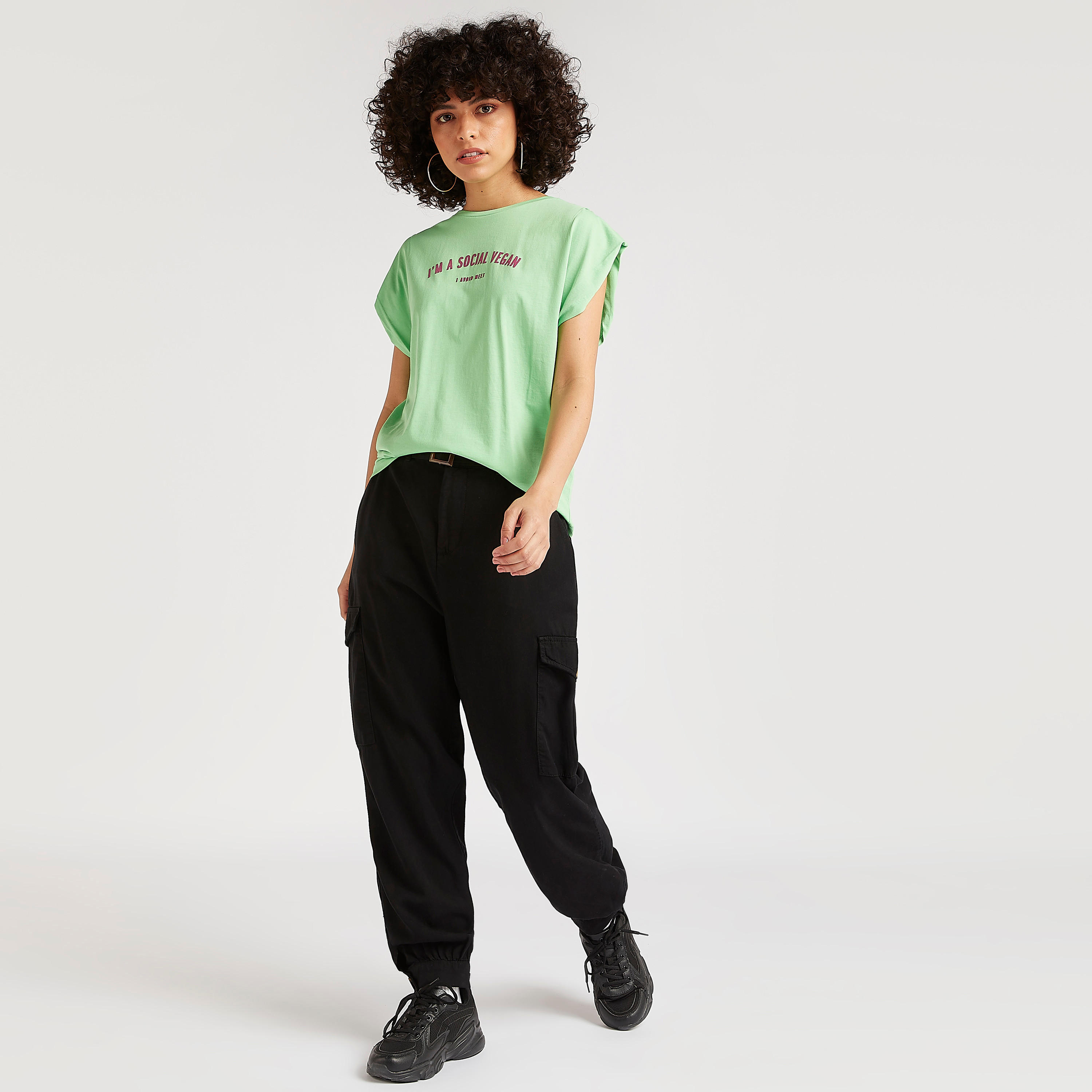 تيشيرت بياقة ضيّقة وأكمام كَاب وطبعات-women-clothing-tshirts-image-2