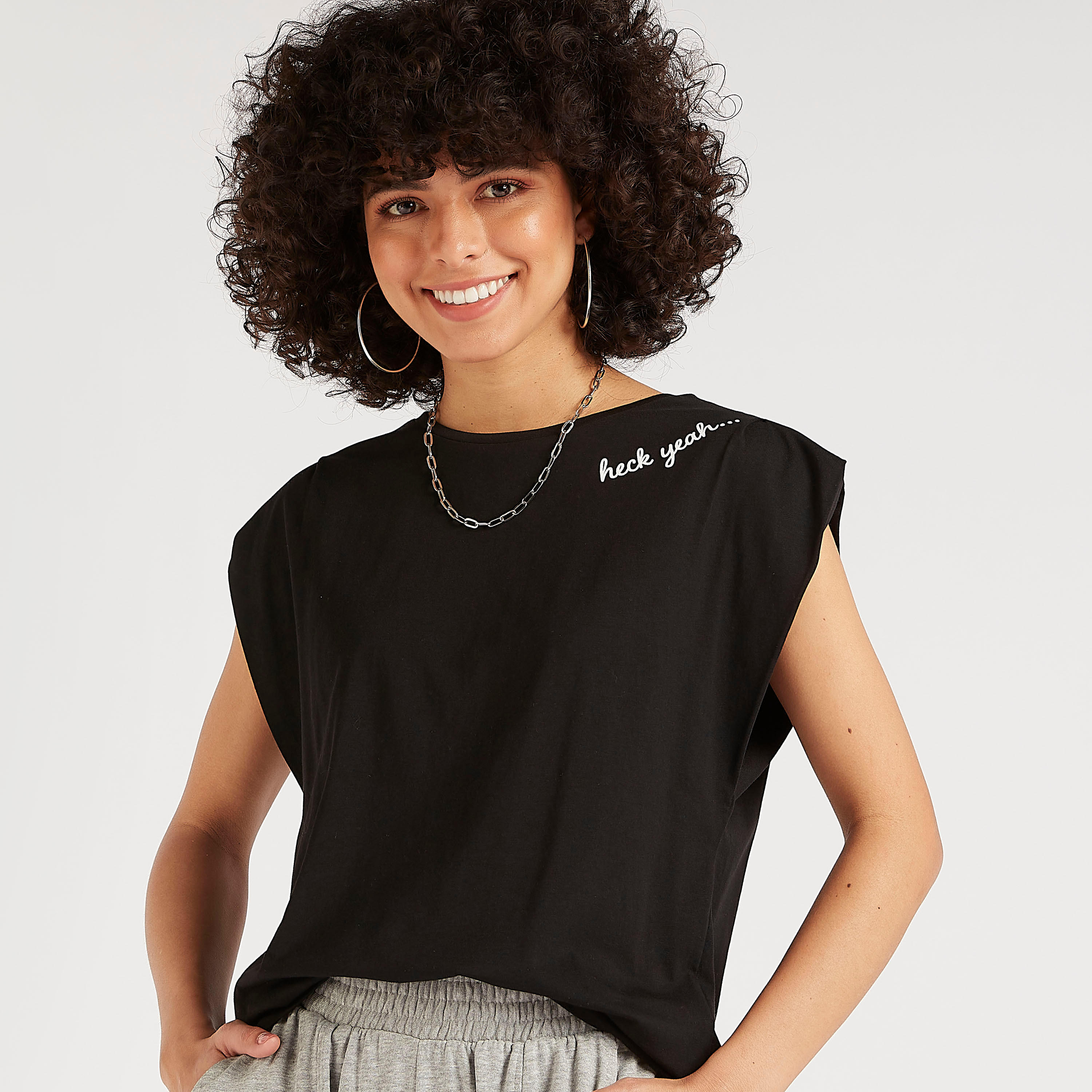 تيشيرت دون أكمام بياقة ضيّقة وطبعات-women-clothing-tshirts-image-3