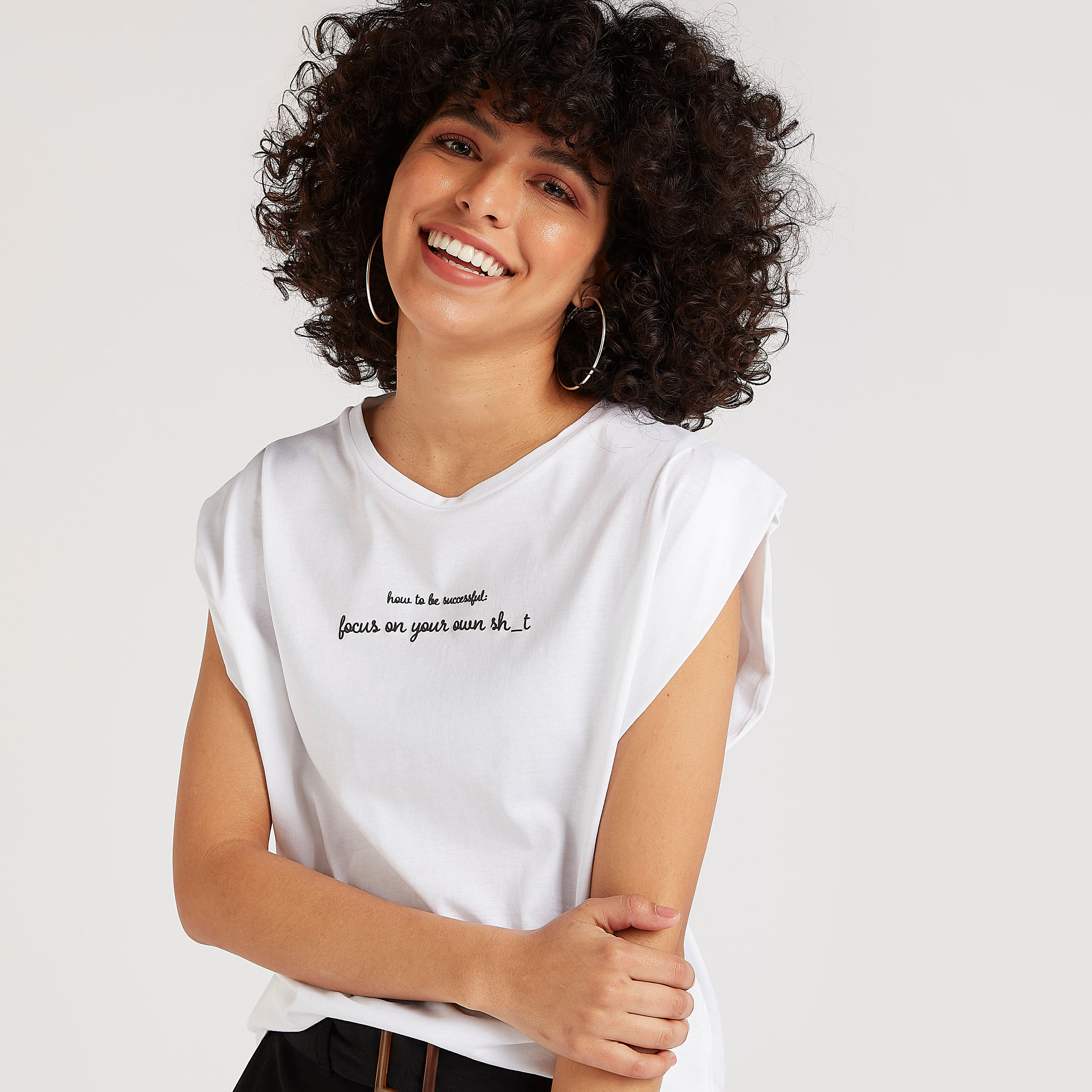 تيشيرت بياقة ضيّقة وأكمام كَاب وطبعات-women-clothing-tshirts-image-1