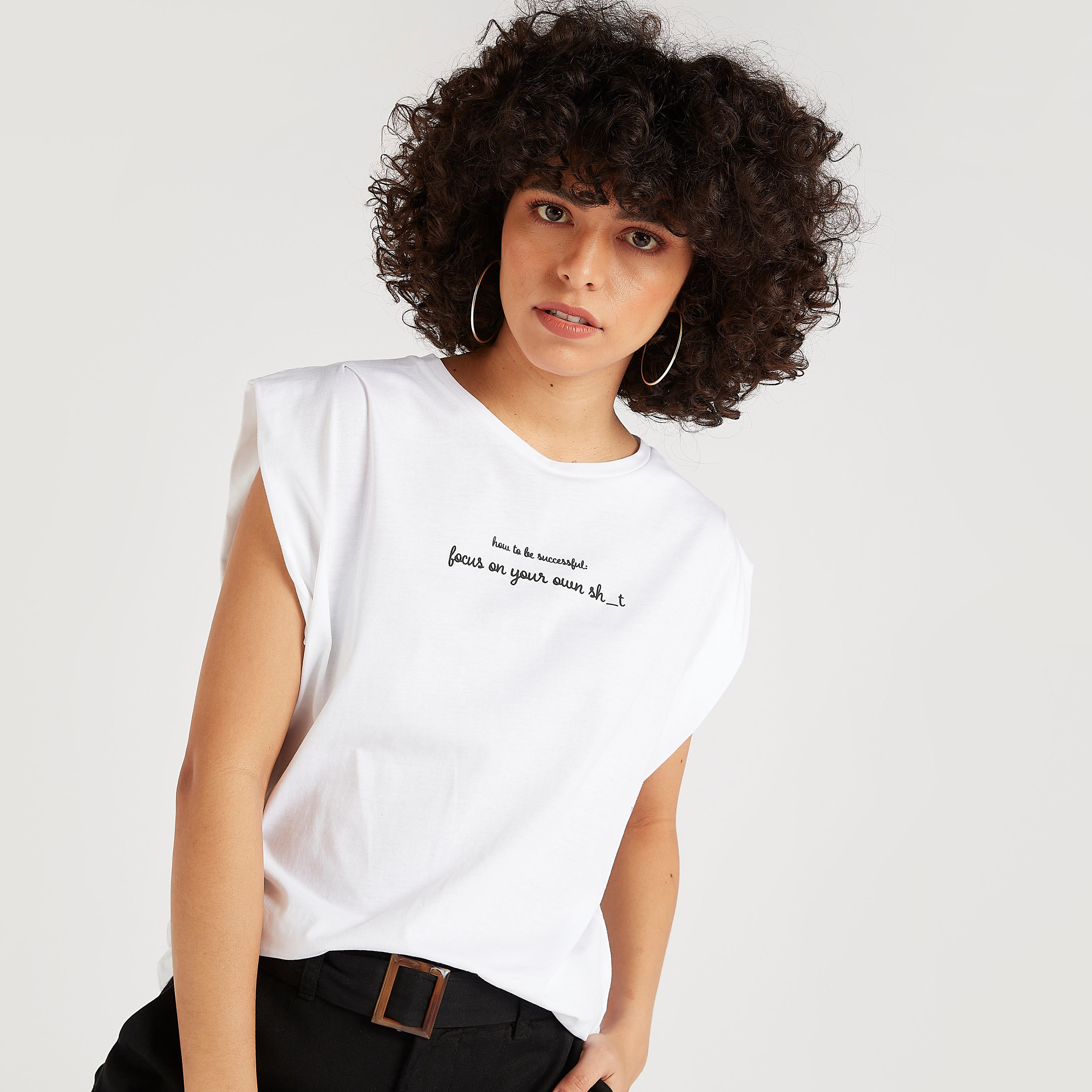 تيشيرت بياقة ضيّقة وأكمام كَاب وطبعات-women-clothing-tshirts-image-4