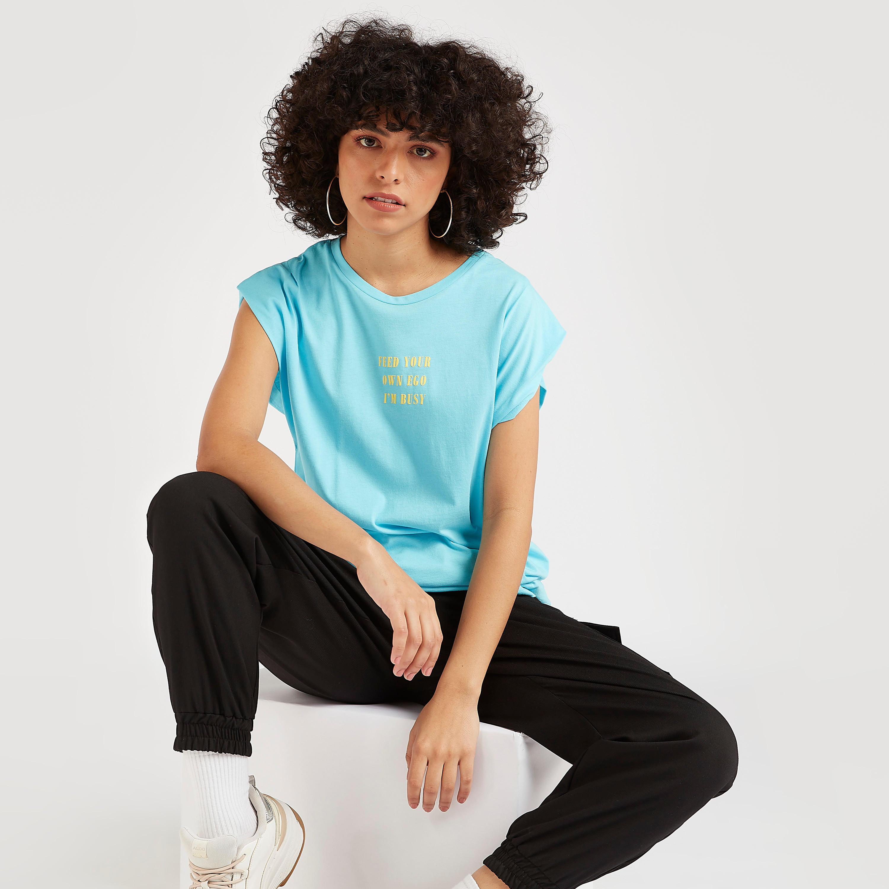 تيشيرت بياقة ضيّقة وأكمام كاب وطبعات-women-clothing-tshirts-image-1
