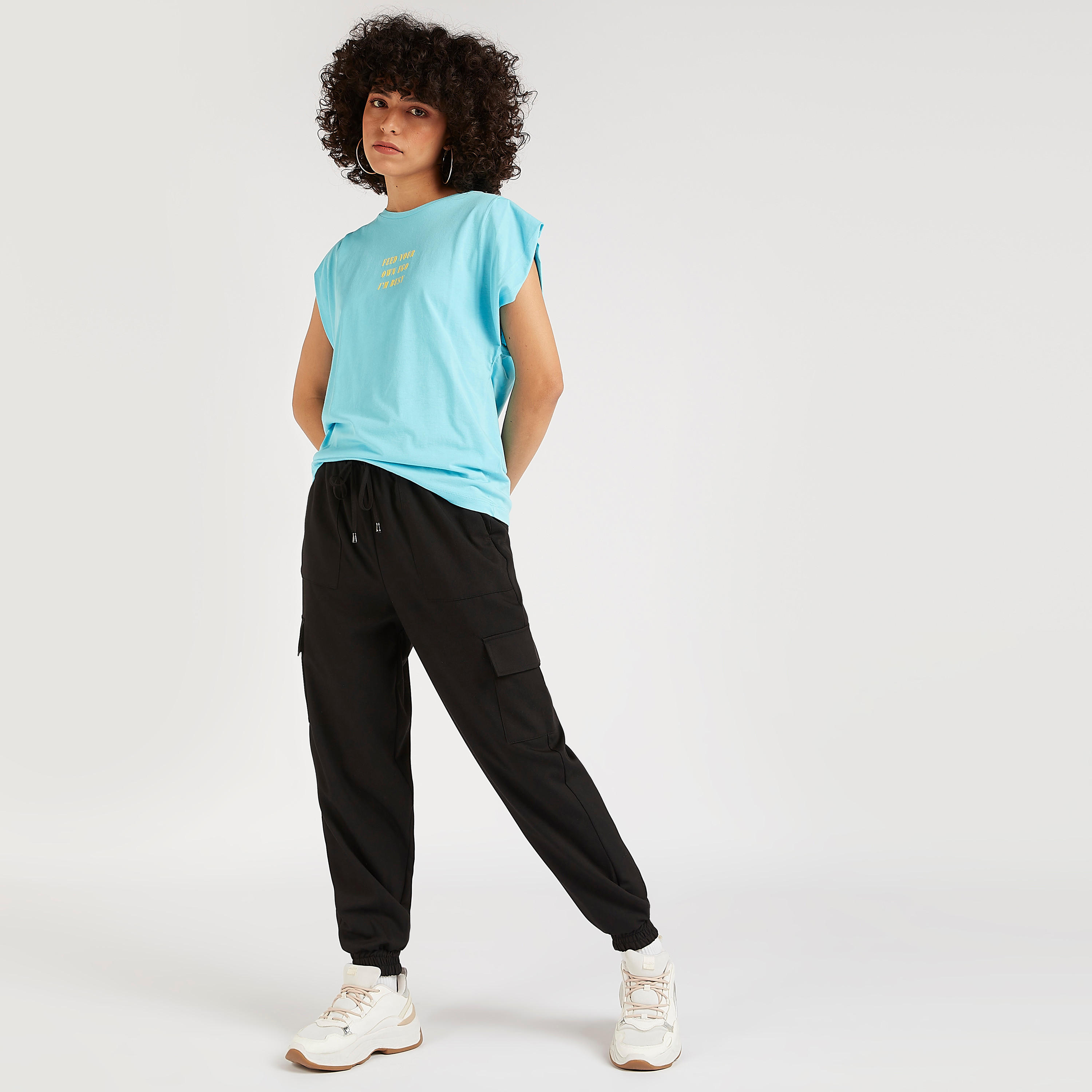 تيشيرت بياقة ضيّقة وأكمام كاب وطبعات-women-clothing-tshirts-image-2