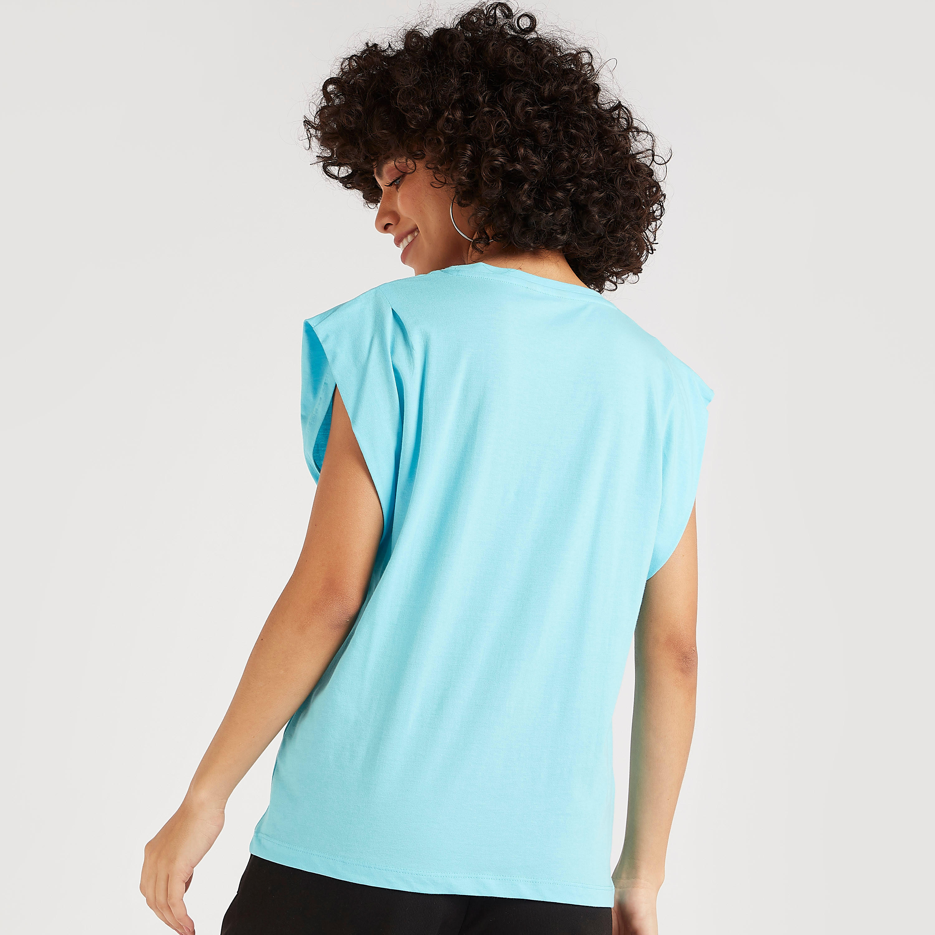 تيشيرت بياقة ضيّقة وأكمام كاب وطبعات-women-clothing-tshirts-image-4