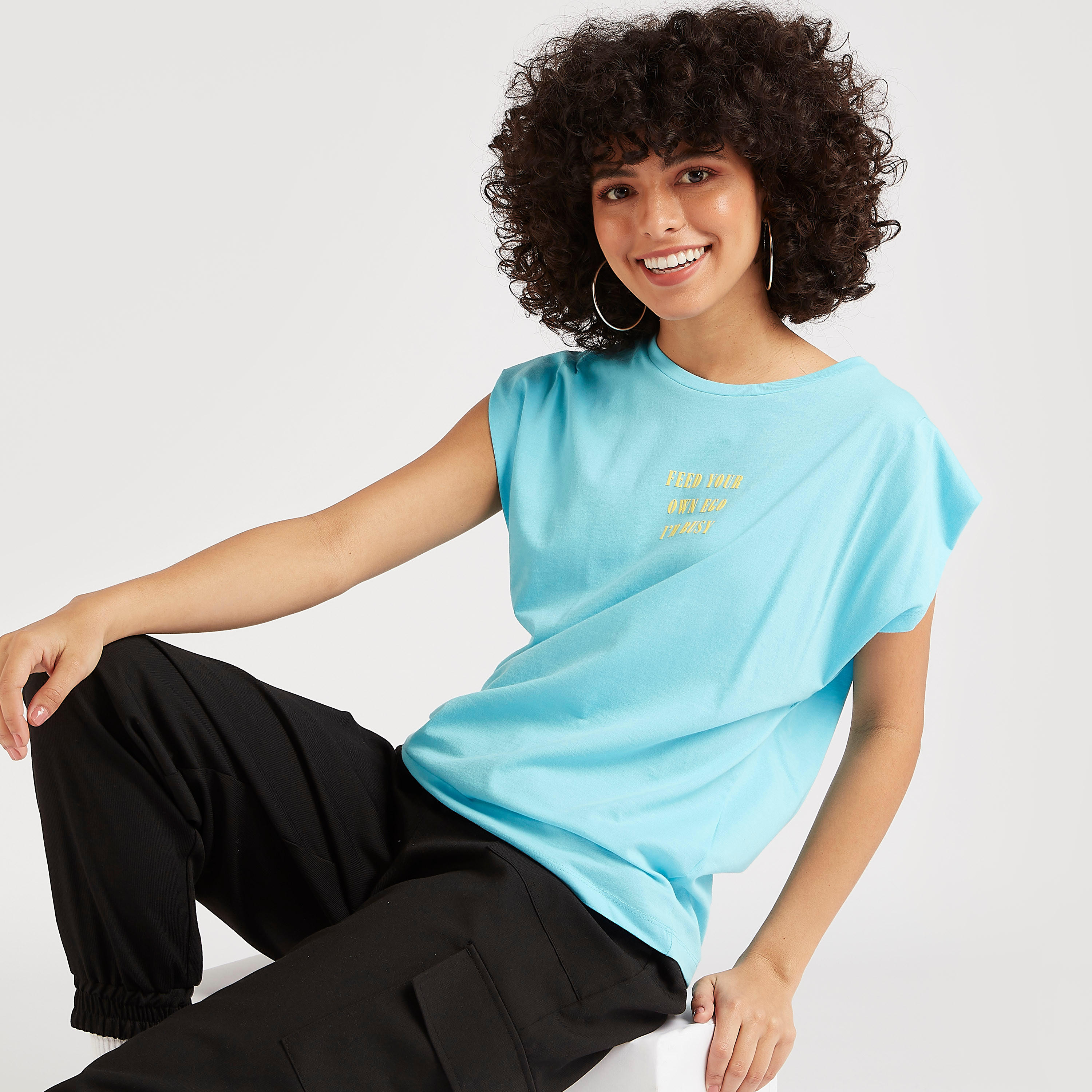 تيشيرت بياقة ضيّقة وأكمام كاب وطبعات-women-clothing-tshirts-image-5