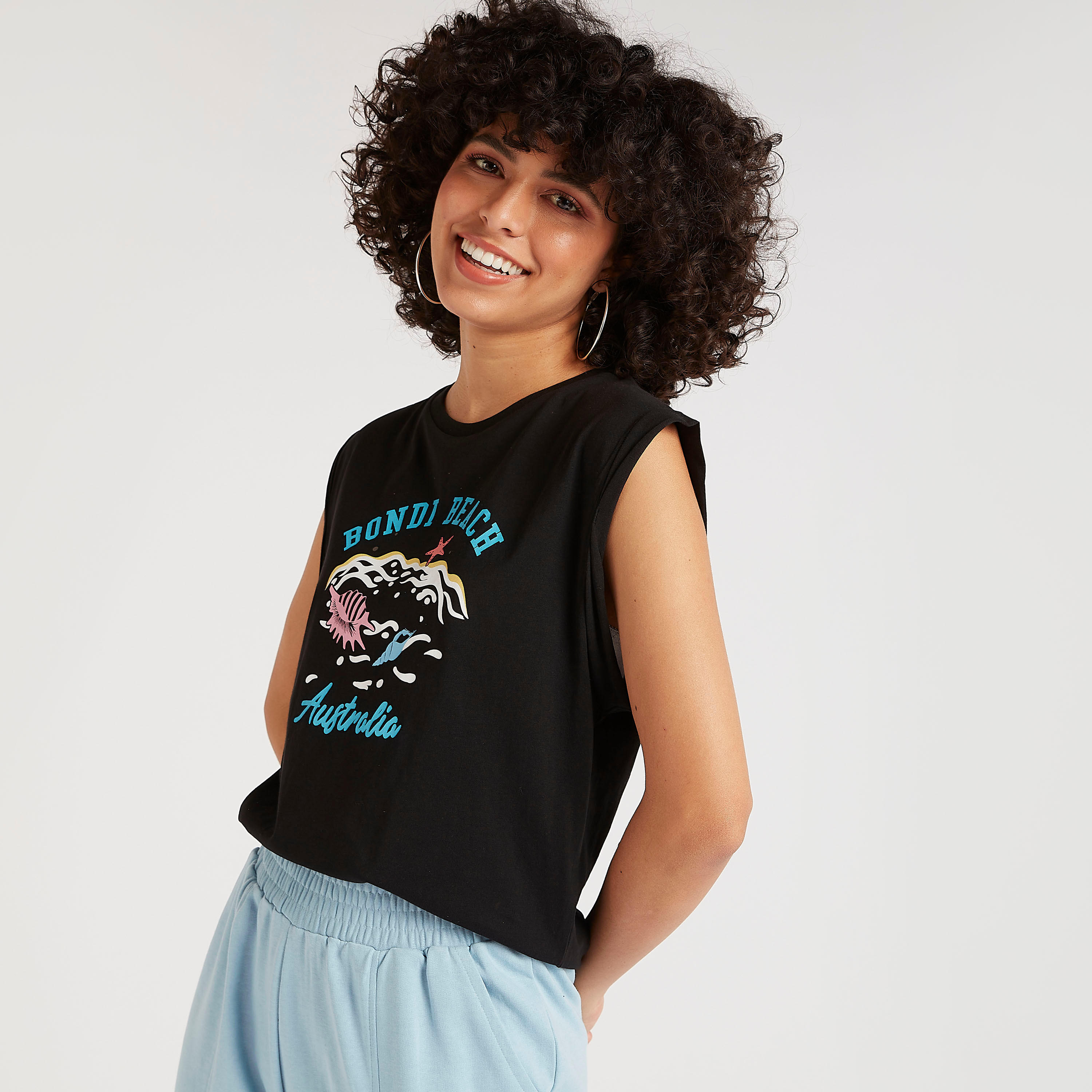 تيشيرت دون أكمام بياقة ضيّقة وطبعات-women-clothing-tshirts-image-4