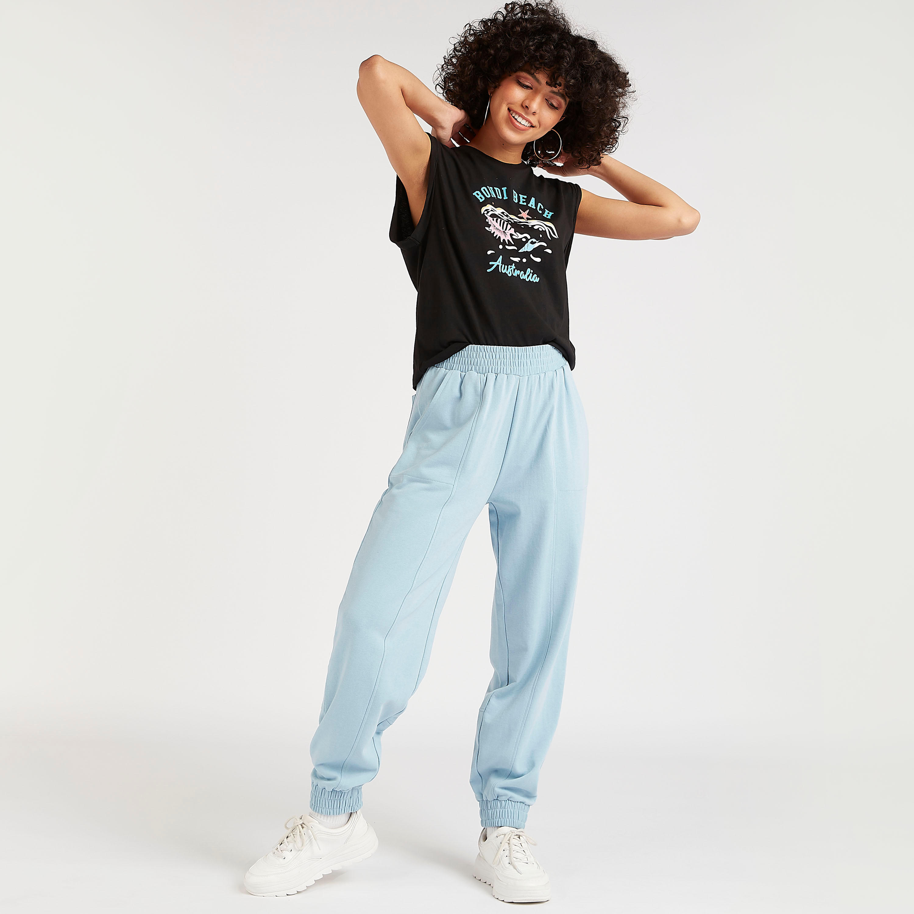 تيشيرت دون أكمام بياقة ضيّقة وطبعات-women-clothing-tshirts-image-3