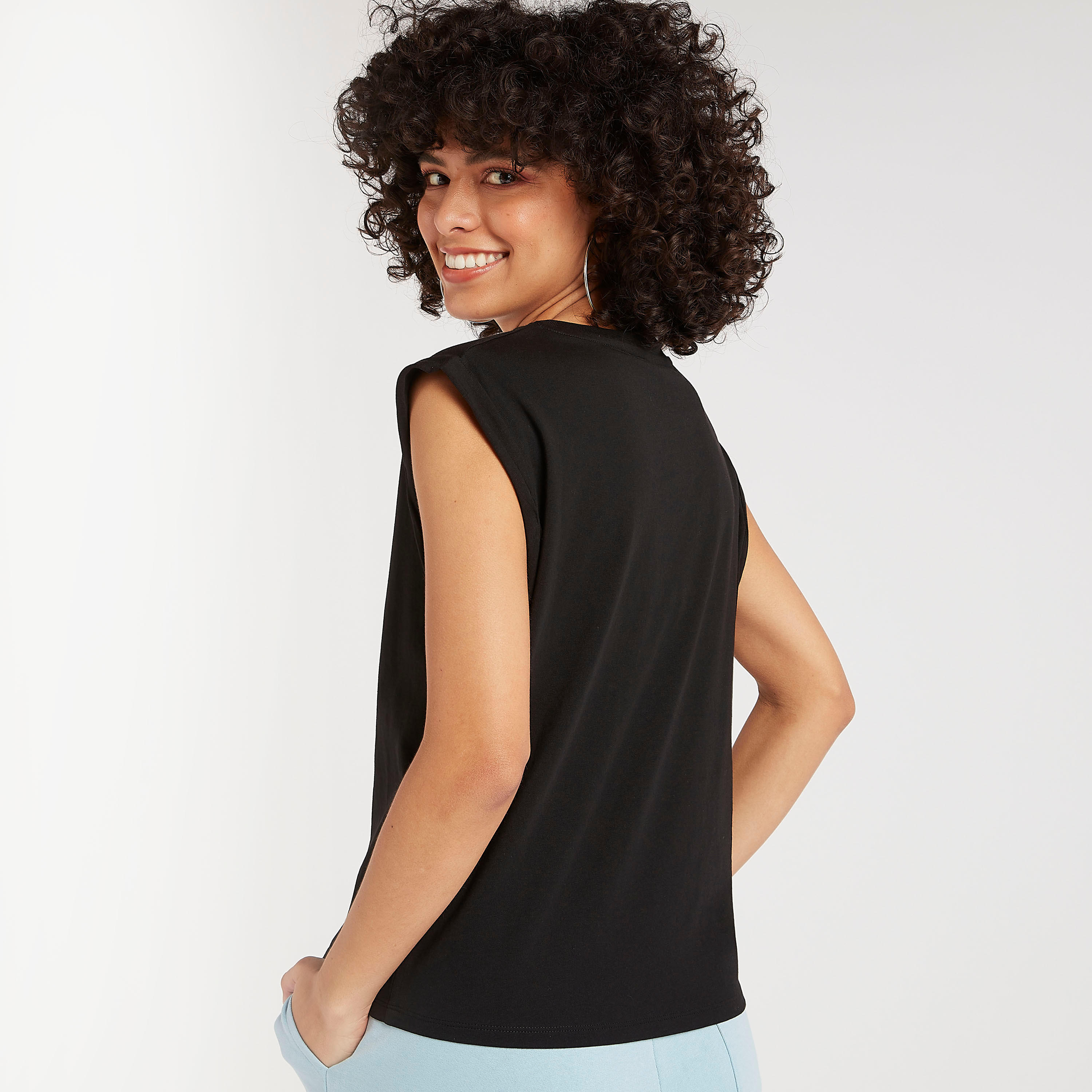 تيشيرت دون أكمام بياقة ضيّقة وطبعات-women-clothing-tshirts-image-1