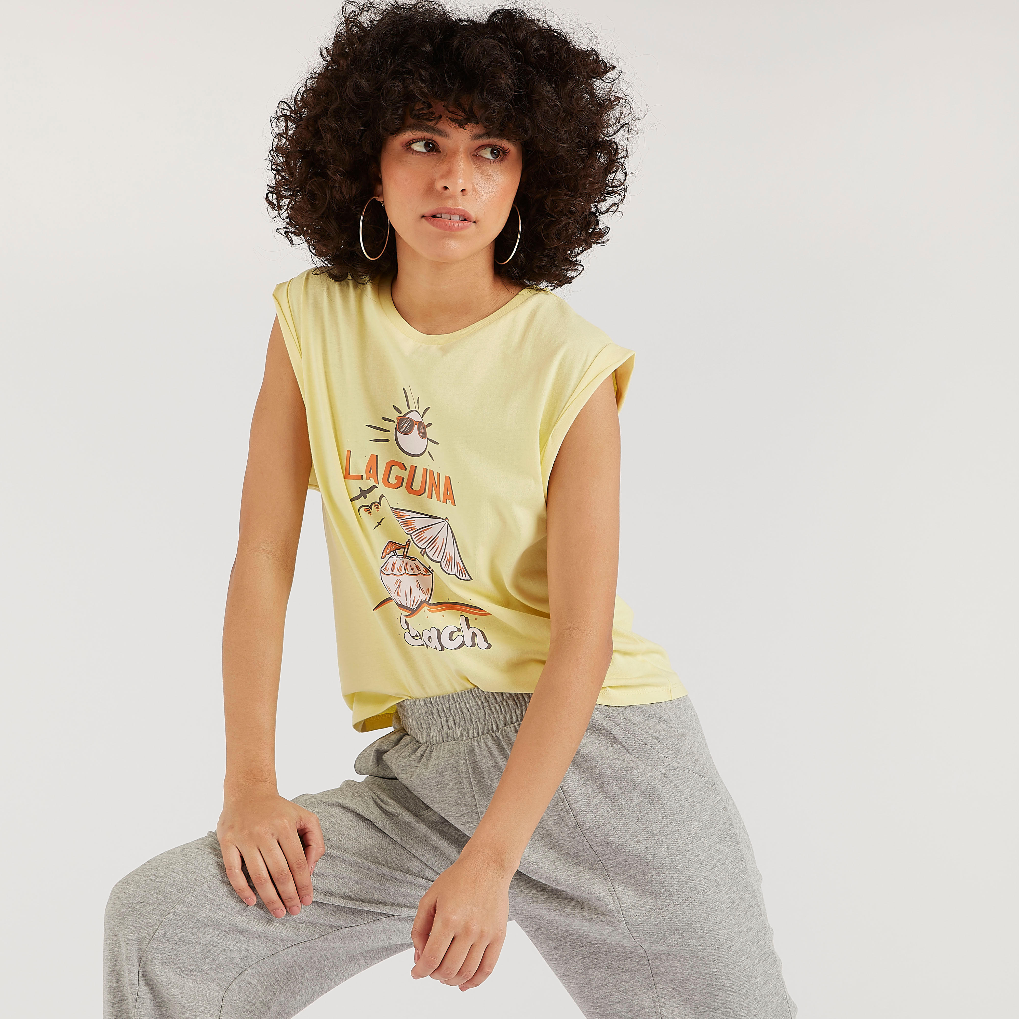 تيشيرت دون أكمام بياقة ضيّقة وطبعات-women-clothing-tshirts-image-4