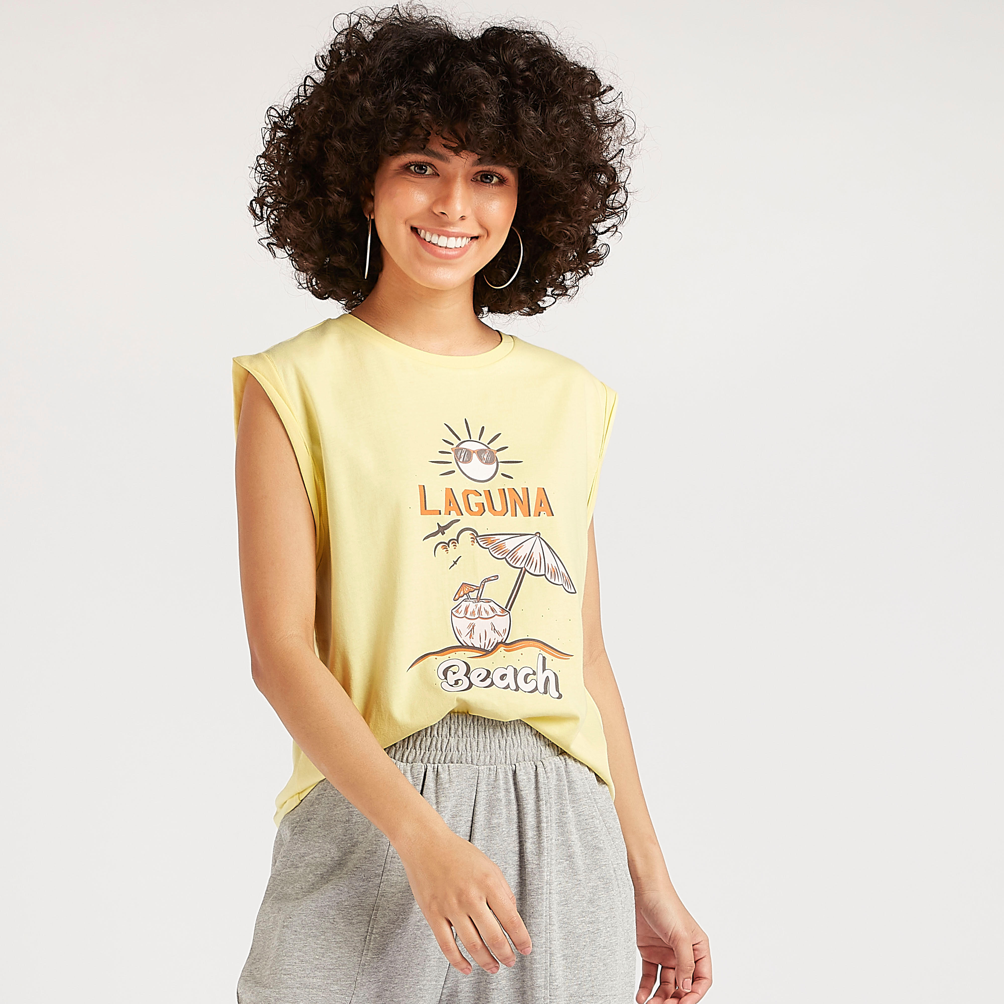 تيشيرت دون أكمام بياقة ضيّقة وطبعات-women-clothing-tshirts-image-2