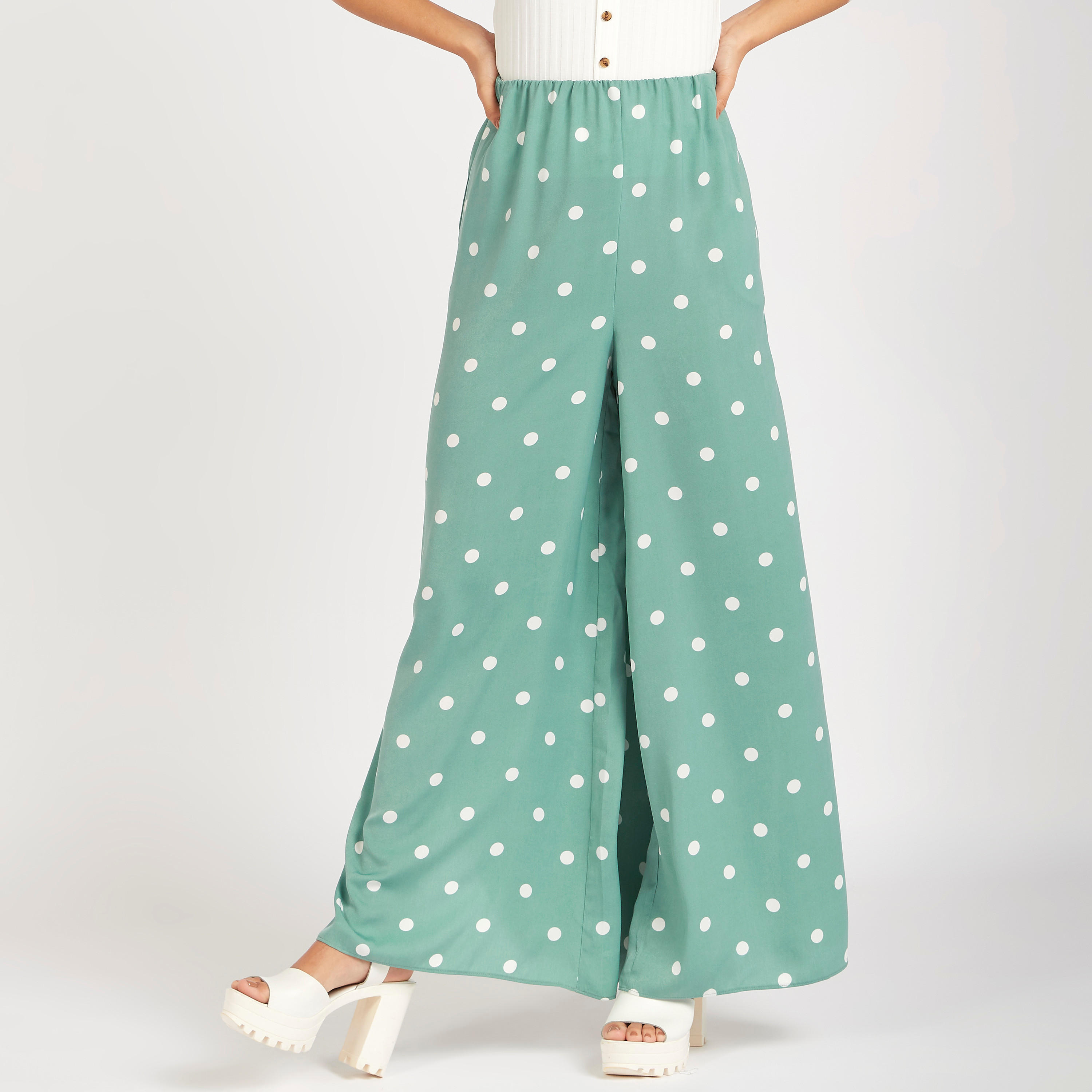بنطلون بالازو بخصر مطّاطي متوسط الارتفاع وطبعات منقّطة-women-clothing-bottoms-trousers-image-1