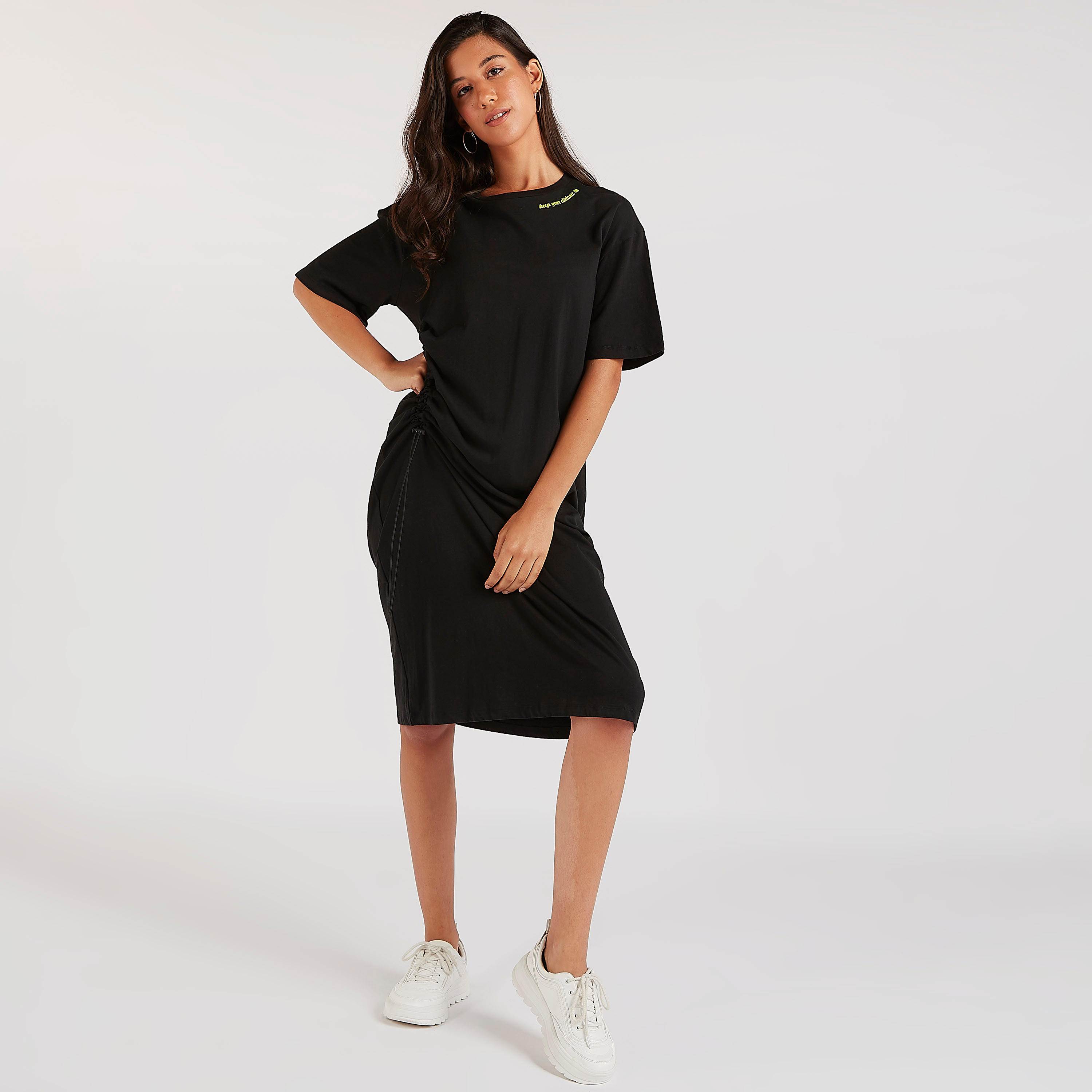 فستان تيشيرت متوسط الطول بكسرات وأكمام قصيرة وطبعات-women-clothing-dresses-image-1