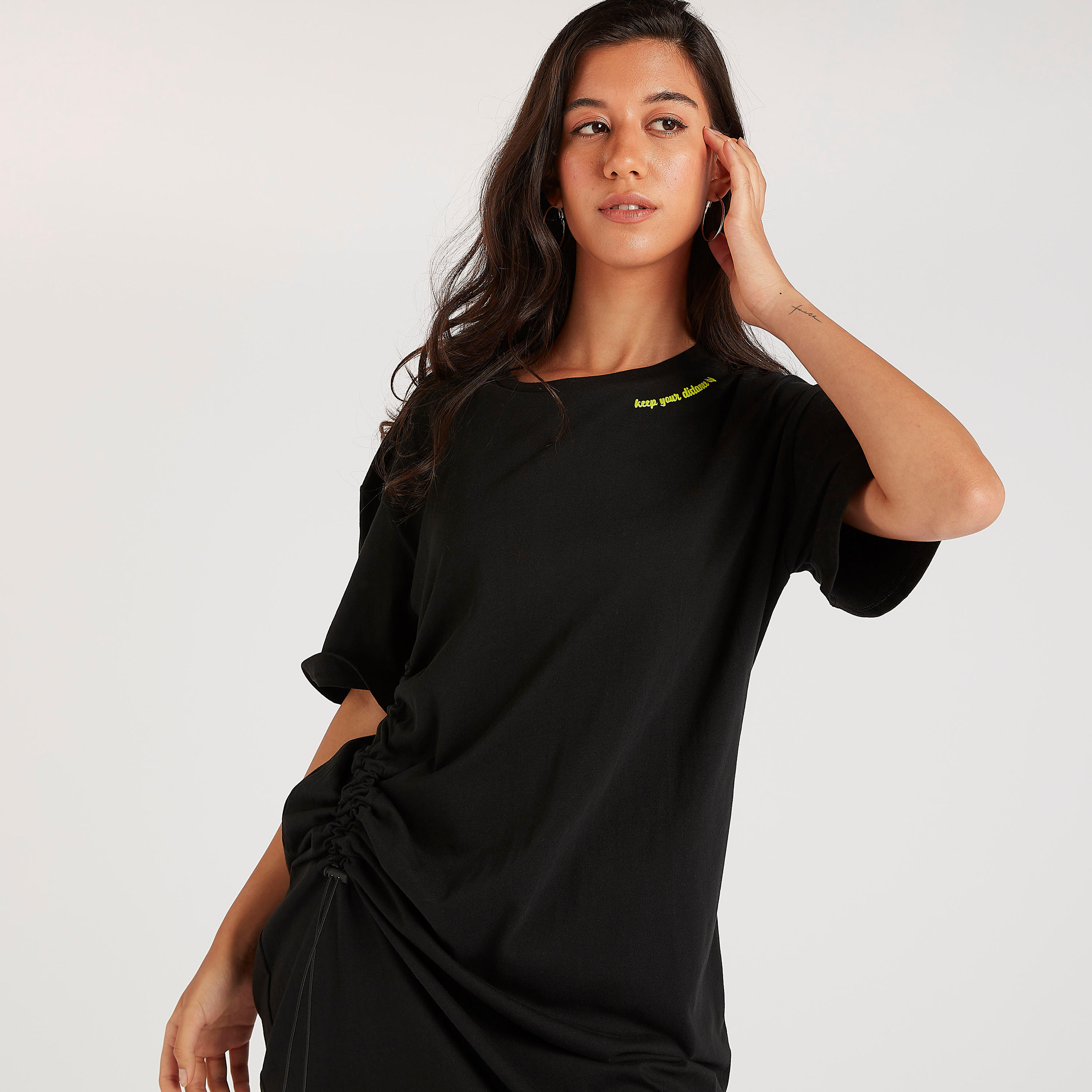 فستان تيشيرت متوسط الطول بكسرات وأكمام قصيرة وطبعات-women-clothing-dresses-image-2
