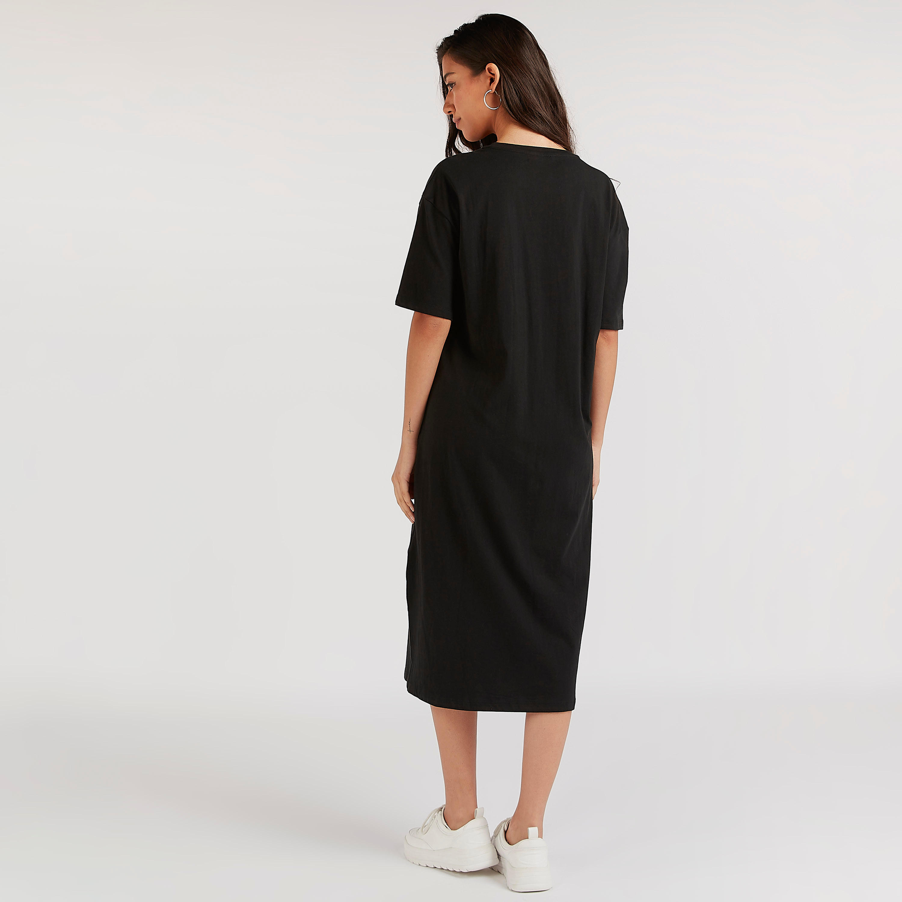 فستان تيشيرت متوسط الطول بكسرات وأكمام قصيرة وطبعات-women-clothing-dresses-image-4