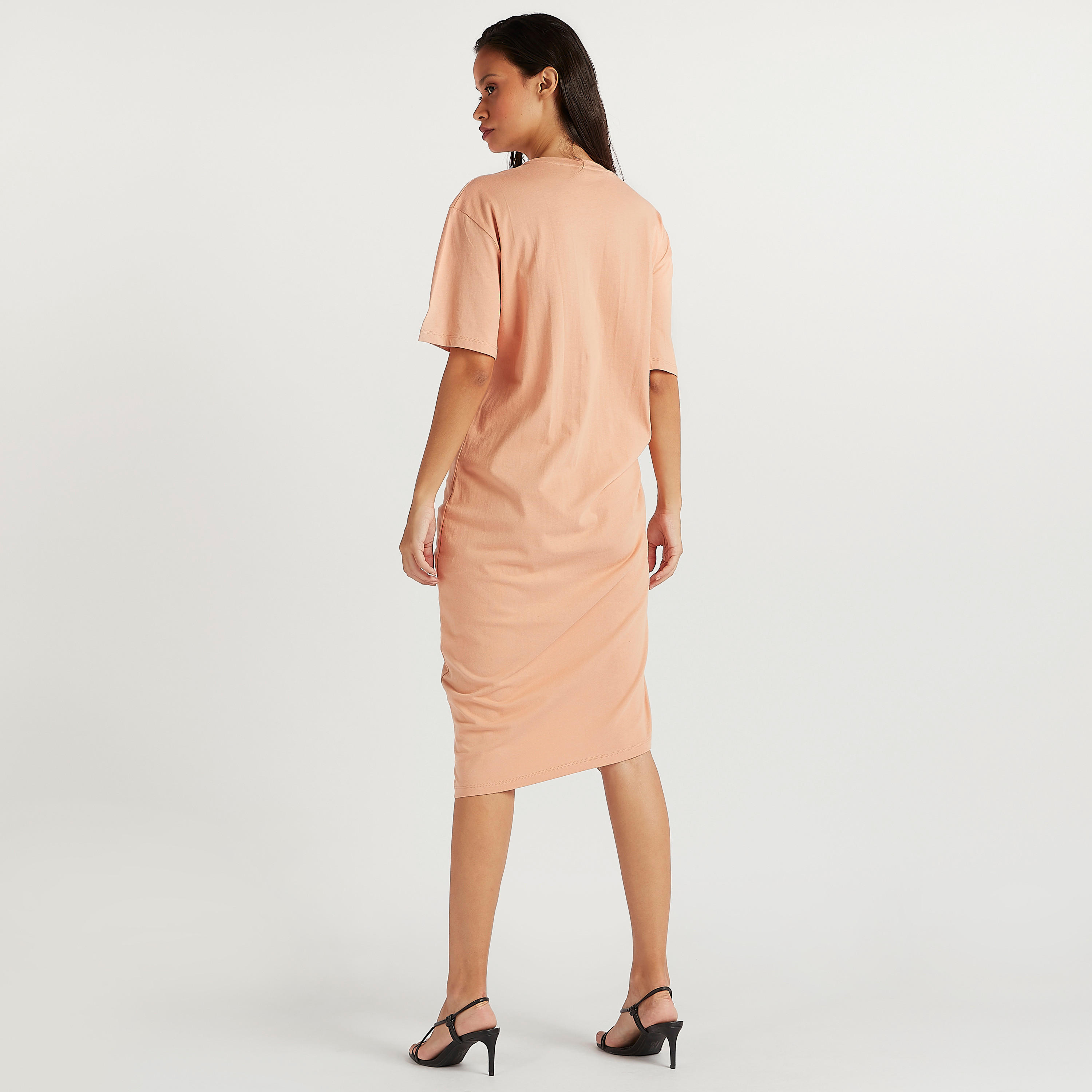 فستان واسع ميدي بأكمام قصيرة وطبعات بكسرات-women-clothing-dresses-image-5