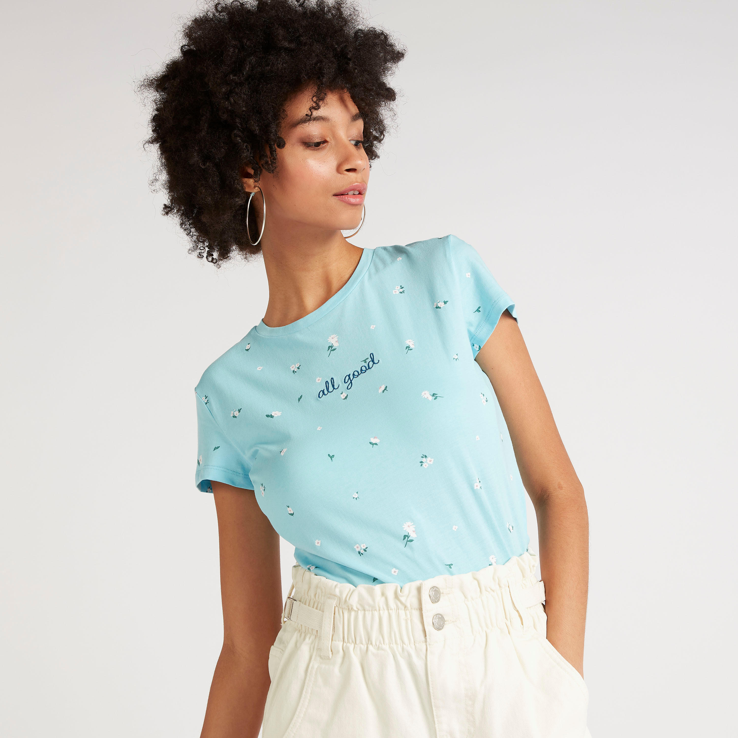 تيشيرت بياقة ضيّقة وأكمام كاب وطبعات-women-clothing-tshirts-image-4