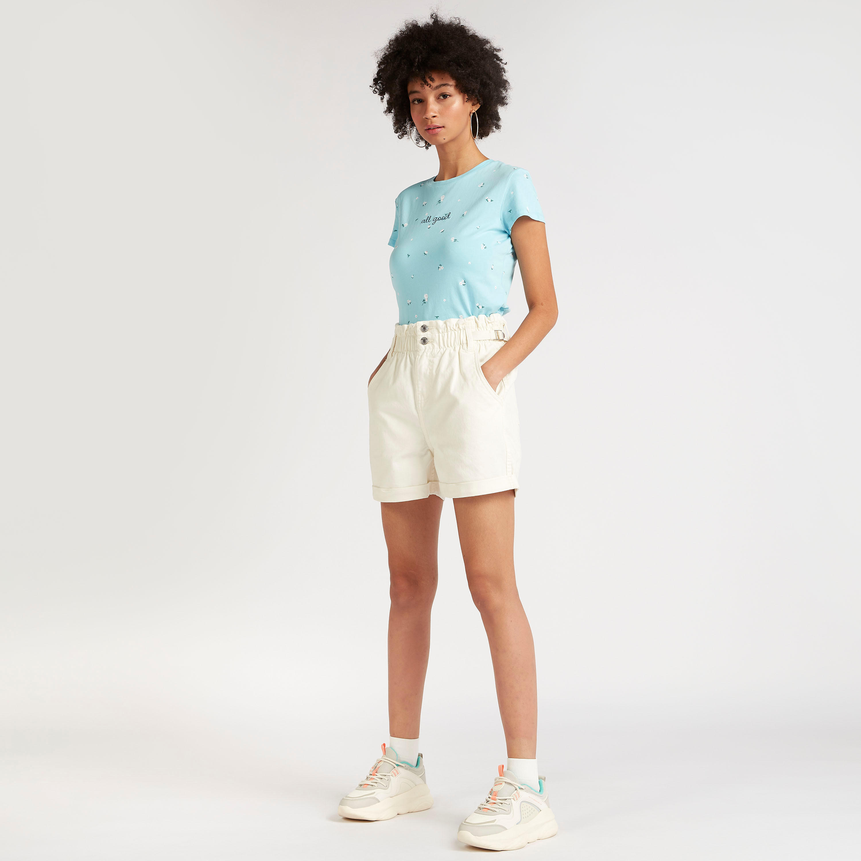 تيشيرت بياقة ضيّقة وأكمام كاب وطبعات-women-clothing-tshirts-image-3