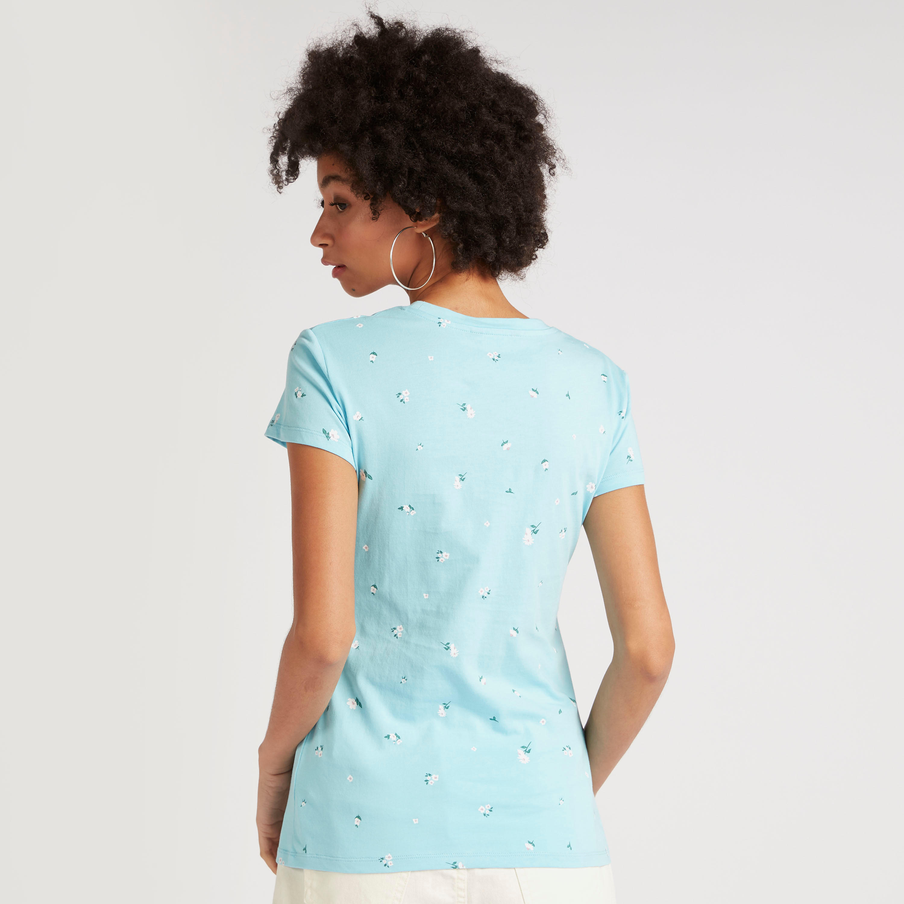 تيشيرت بياقة ضيّقة وأكمام كاب وطبعات-women-clothing-tshirts-image-1