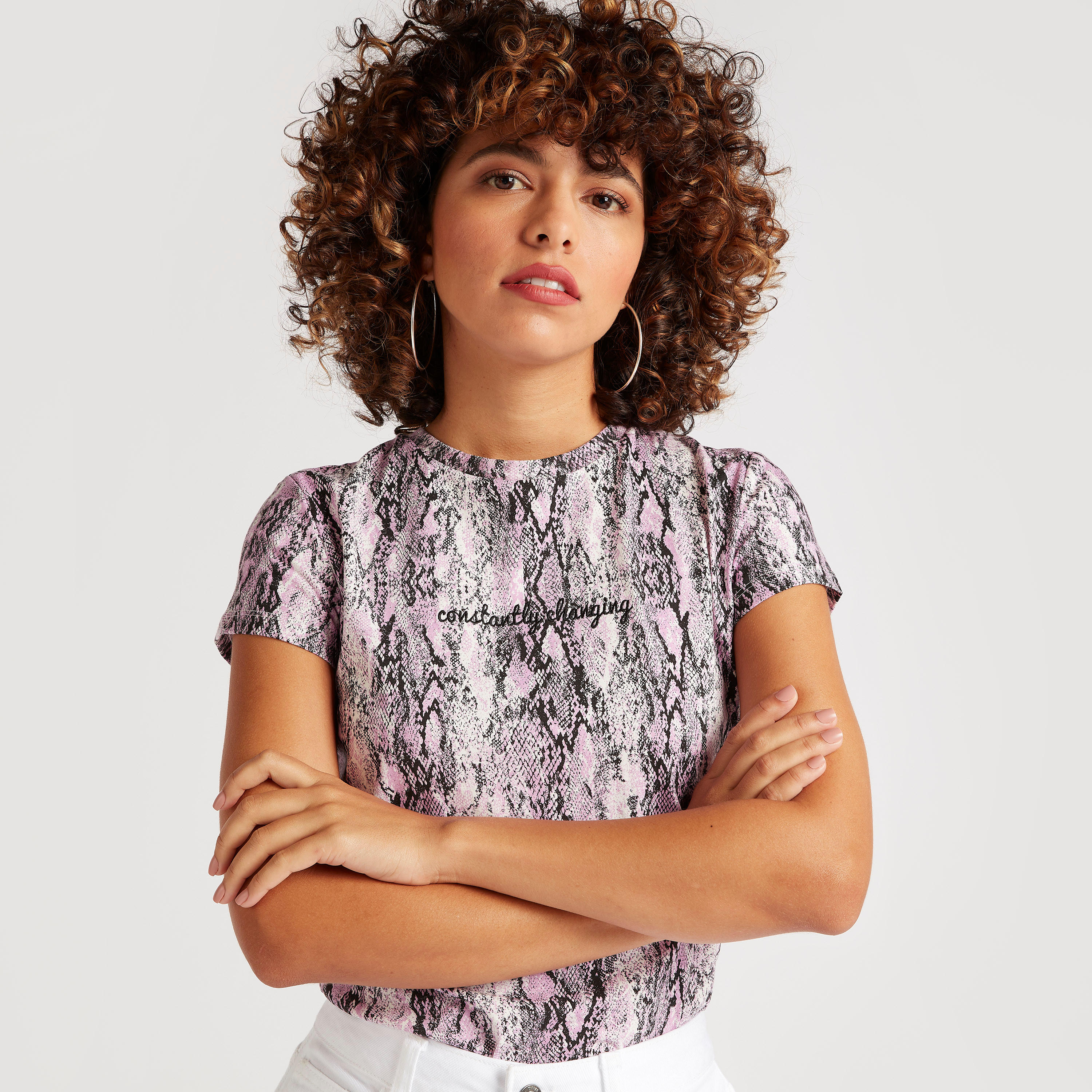 تيشيرت بياقة ضيقة وأكمام كاب وطبعات حيوانات-women-clothing-tshirts-image-4
