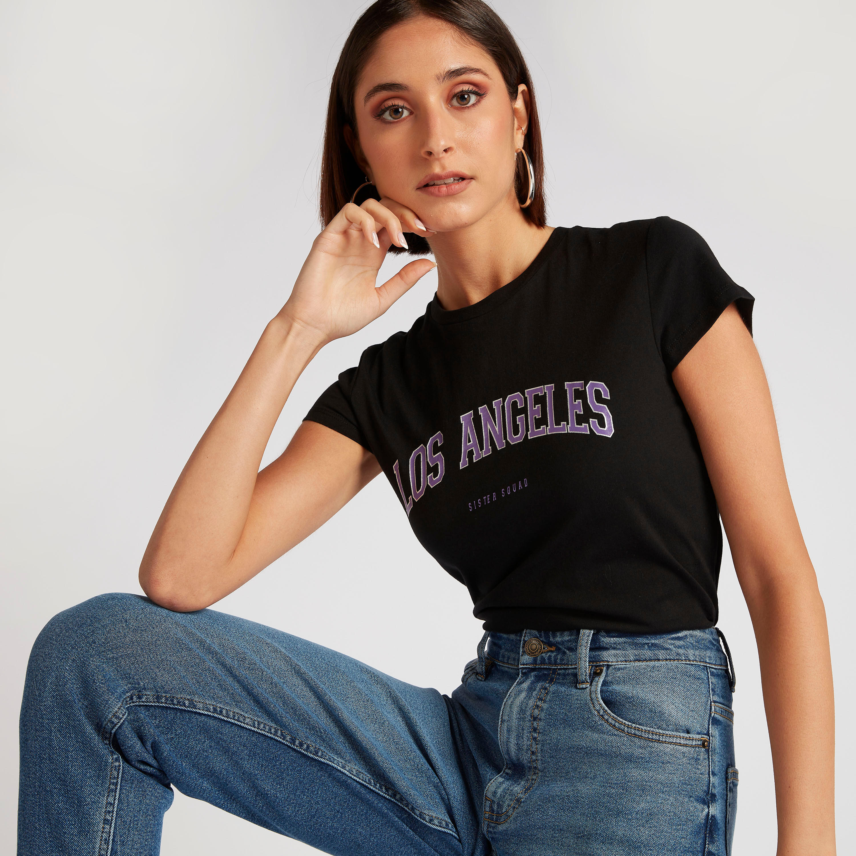 تيشيرت بياقة ضيّقة وأكمام كاب وطبعات-women-clothing-tshirts-image-1