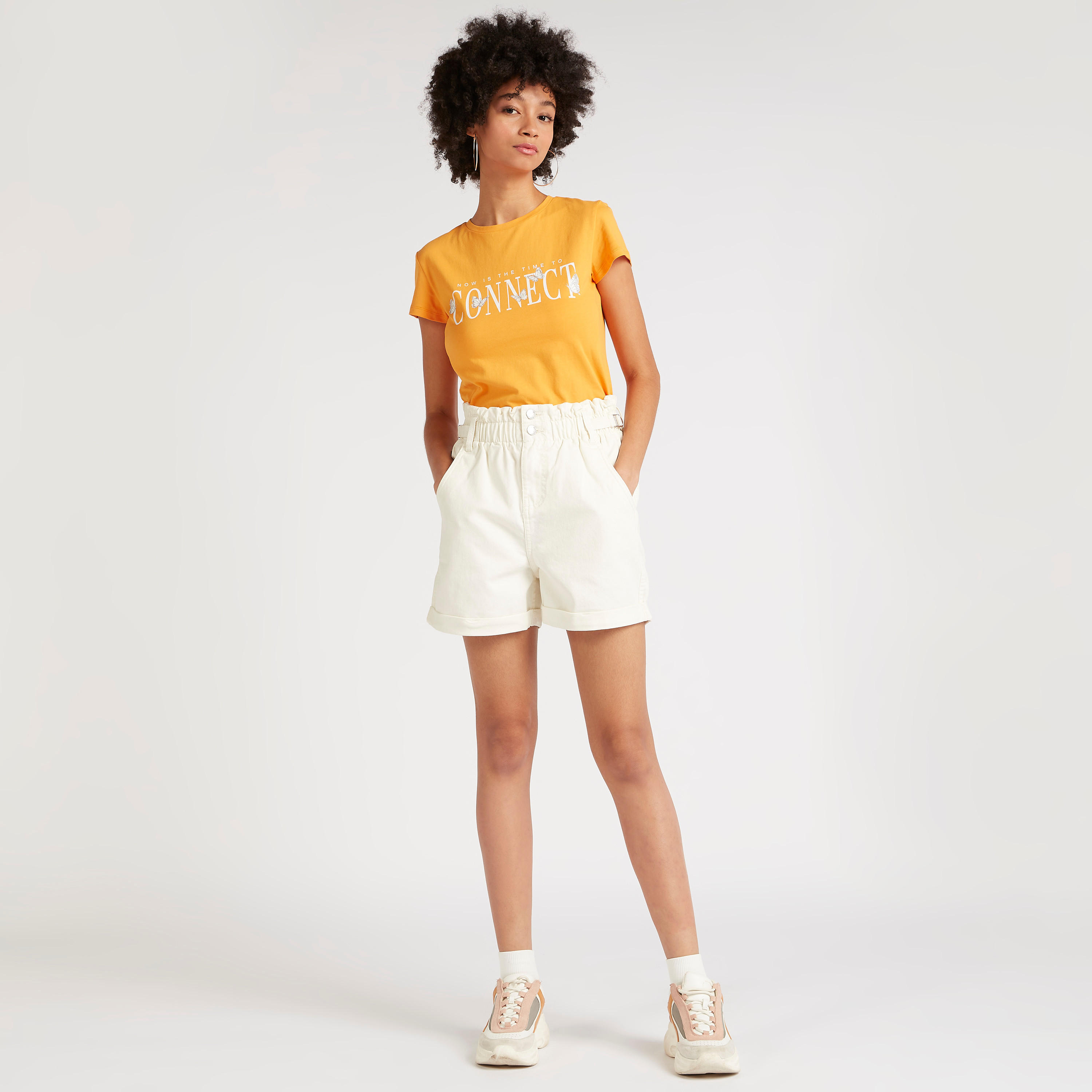 تيشيرت بياقة ضيّقة وأكمام كاب وطبعات-women-clothing-tshirts-image-3