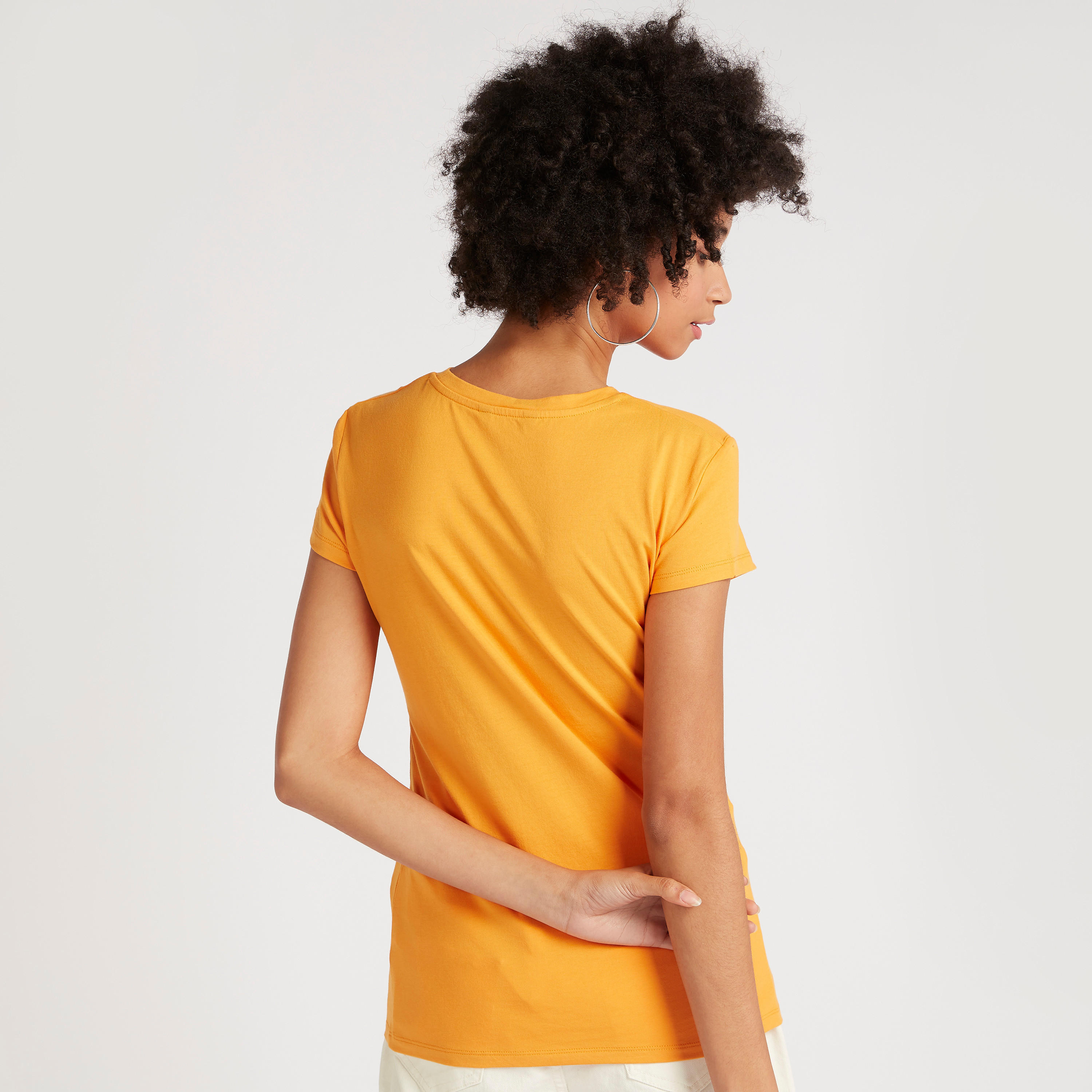 تيشيرت بياقة ضيّقة وأكمام كاب وطبعات-women-clothing-tshirts-image-1