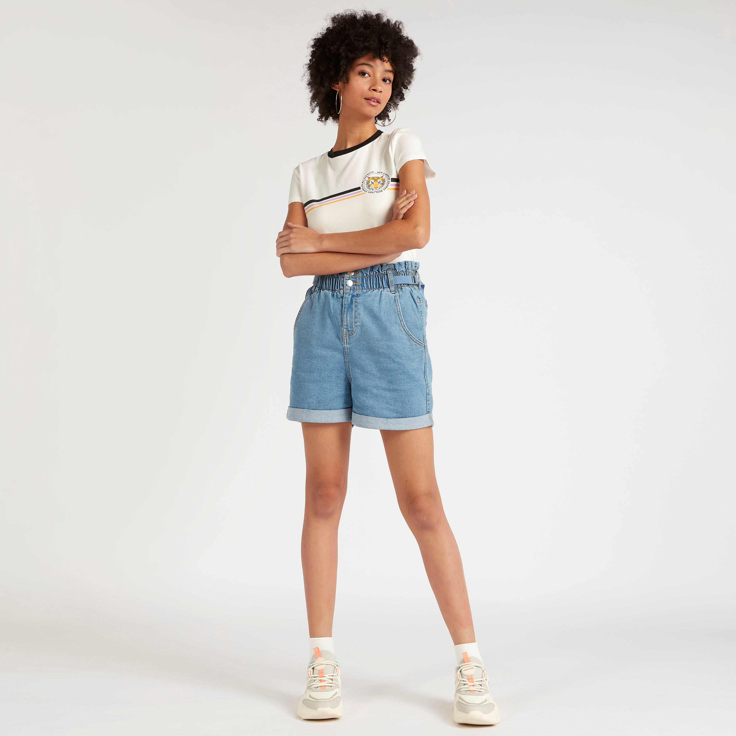 تيشيرت بياقة ضيّقة وأكمام كاب وطبعات-women-clothing-tshirts-image-2