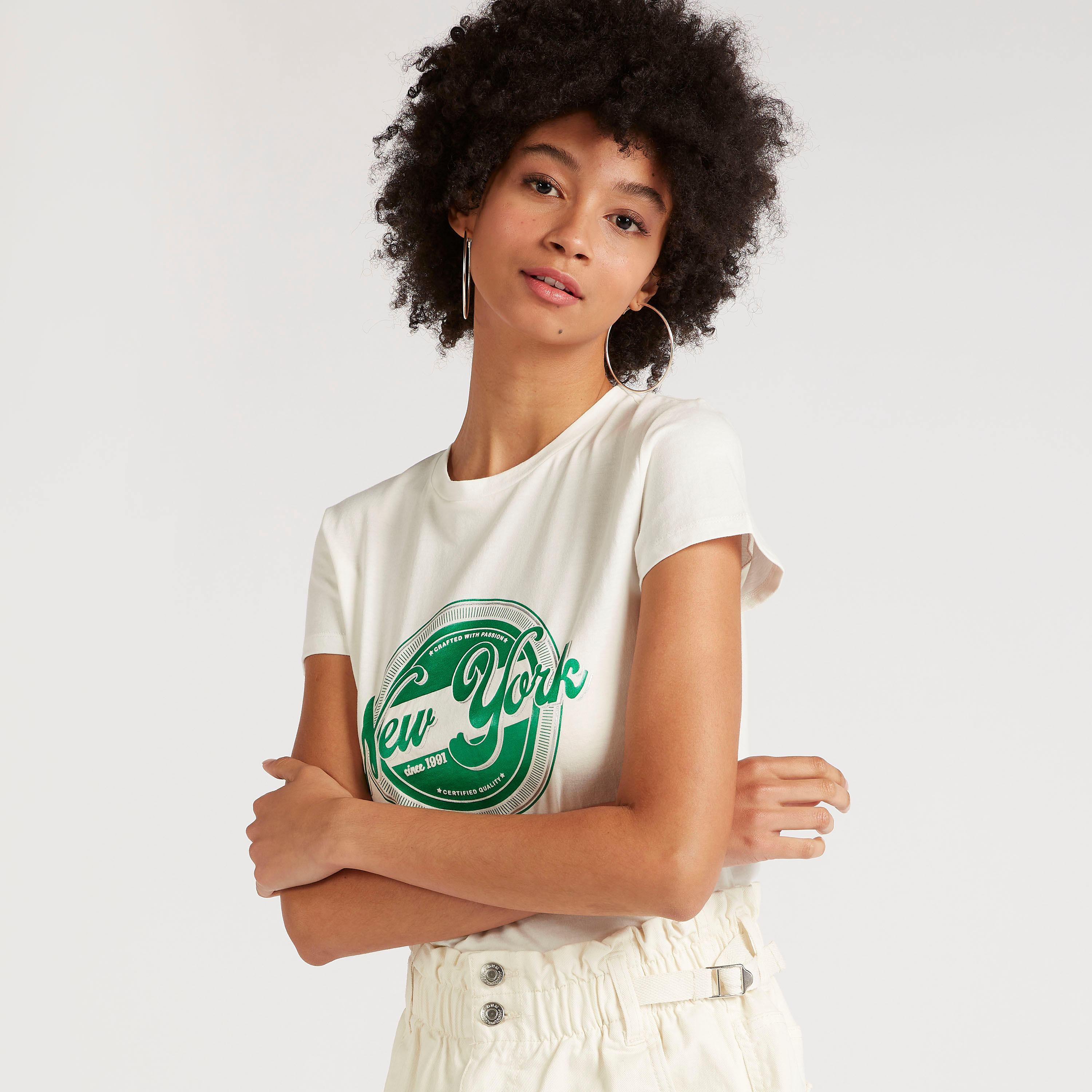 تيشيرت بياقة ضيّقة وأكمام كاب وطبعات-women-clothing-tshirts-image-1