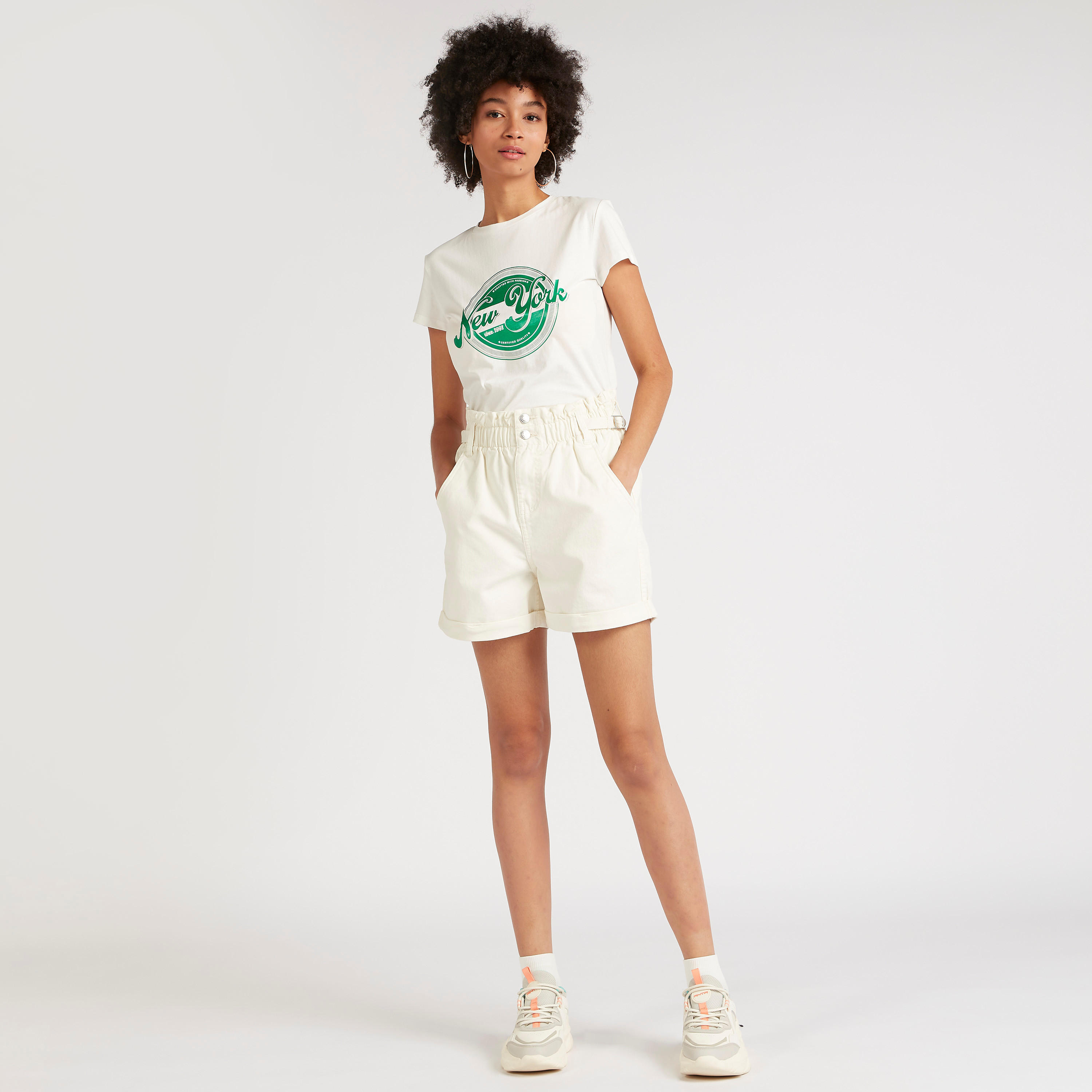 تيشيرت بياقة ضيّقة وأكمام كاب وطبعات-women-clothing-tshirts-image-2