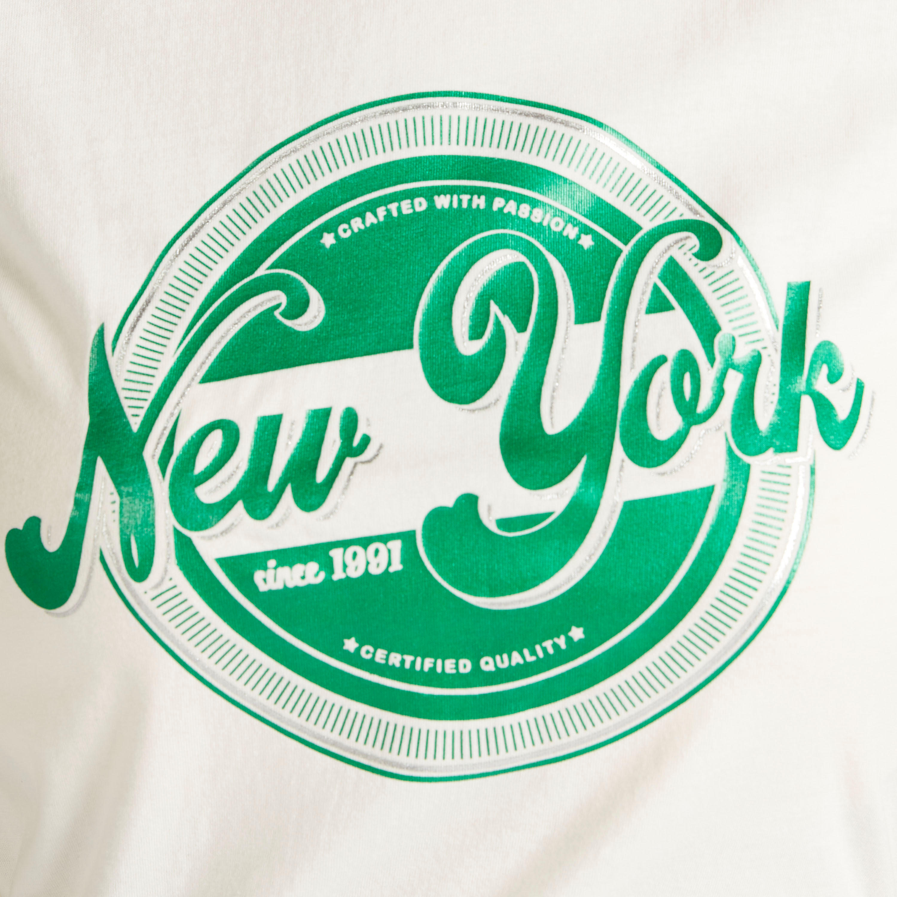تيشيرت بياقة ضيّقة وأكمام كاب وطبعات-women-clothing-tshirts-image-3