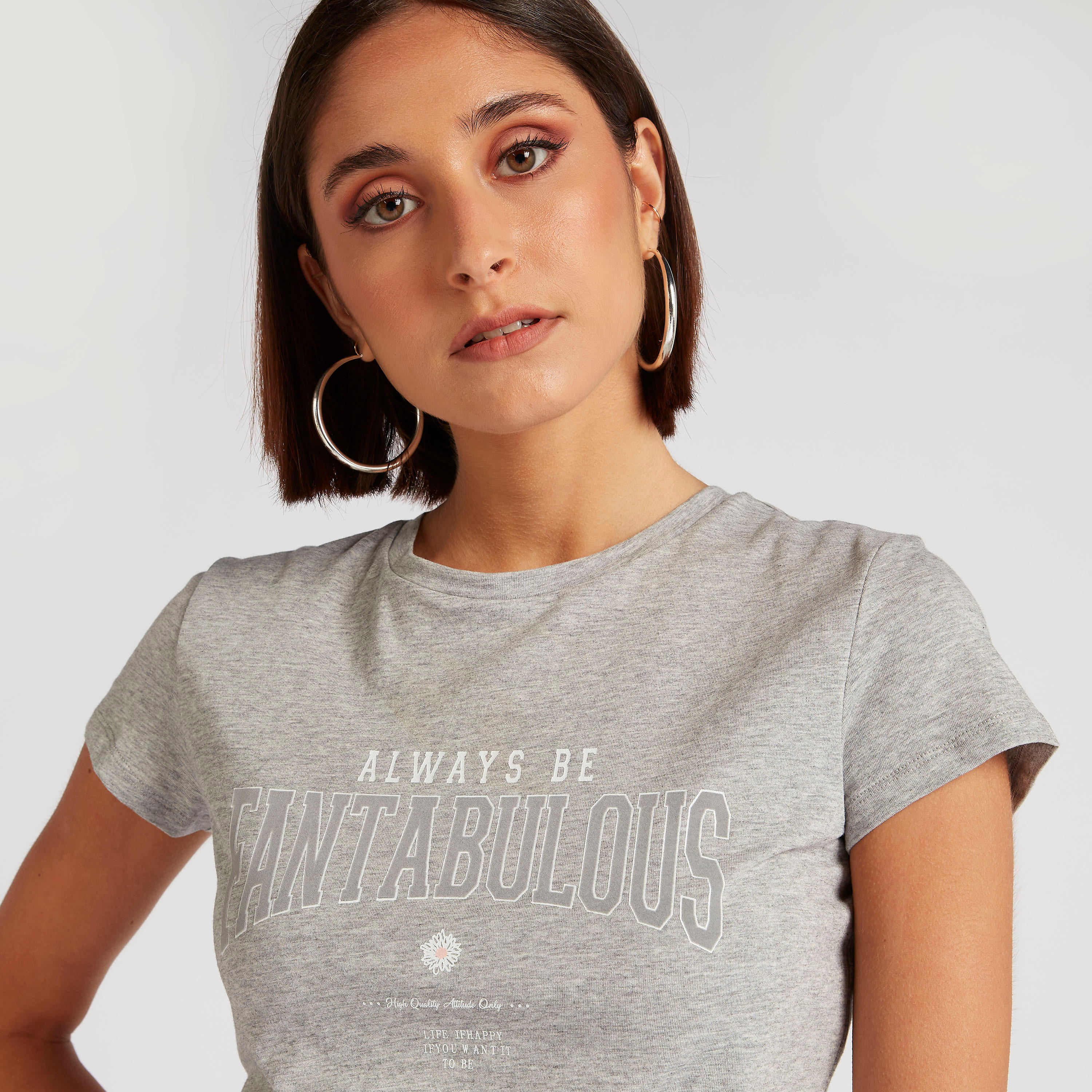 تيشيرت بياقة ضيّقة وأكمام كاب وطبعات-women-clothing-tshirts-image-3