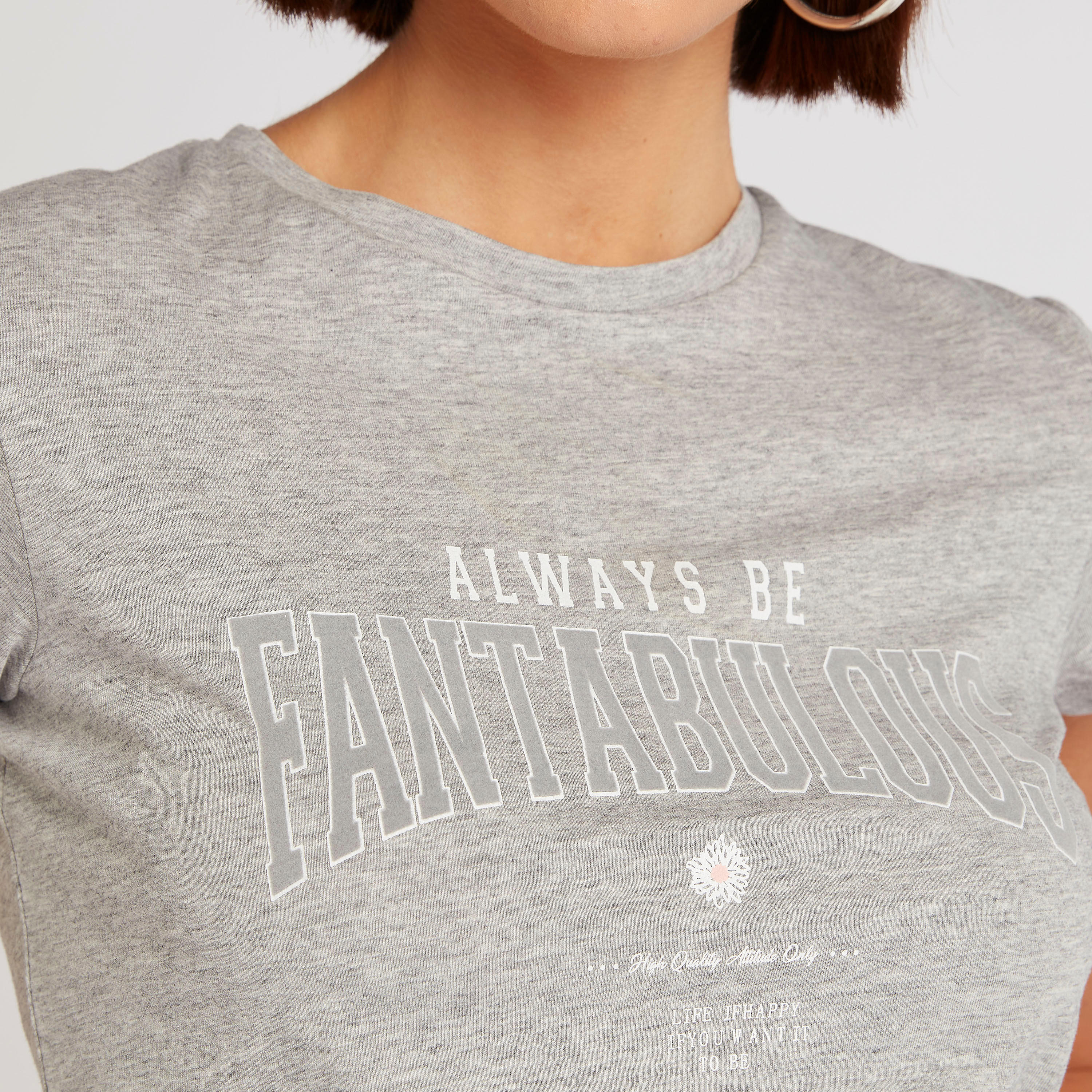 تيشيرت بياقة ضيّقة وأكمام كاب وطبعات-women-clothing-tshirts-image-5