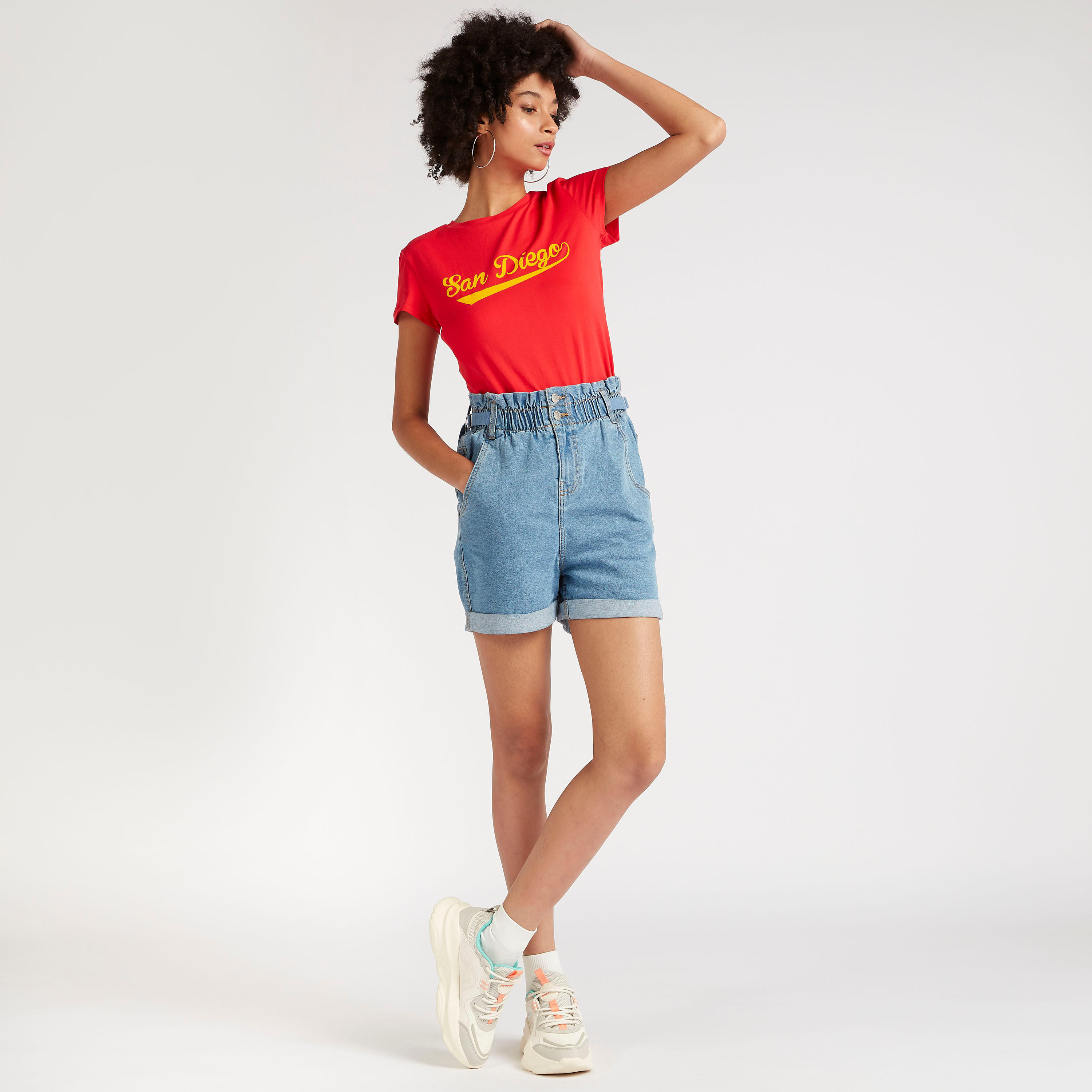 تيشيرت بياقة ضيّقة وأكمام كاب وطبعات-women-clothing-tshirts-image-2