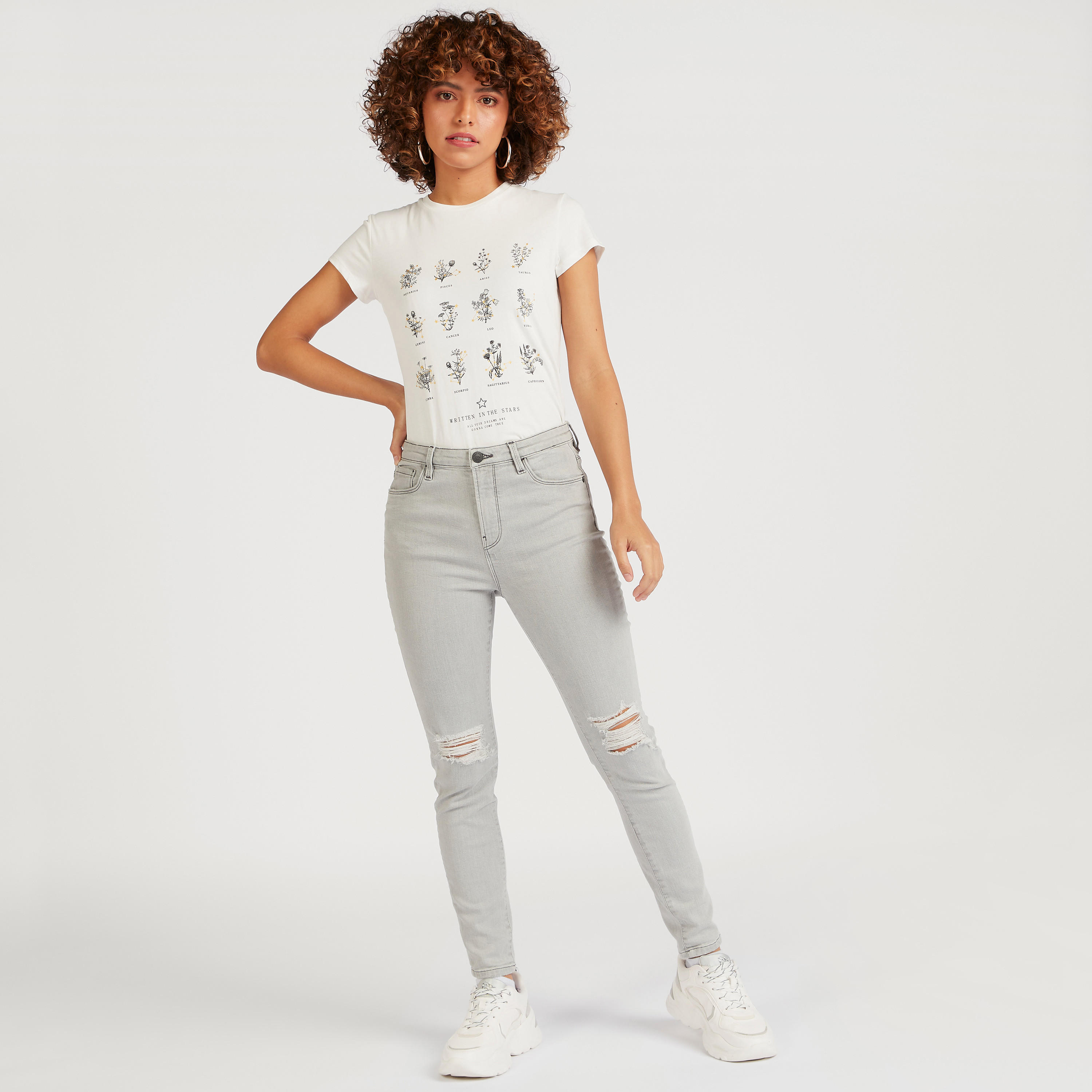 تيشيرت بياقة ضيّقة وأكمام كاب وطبعات-women-clothing-tshirts-image-3