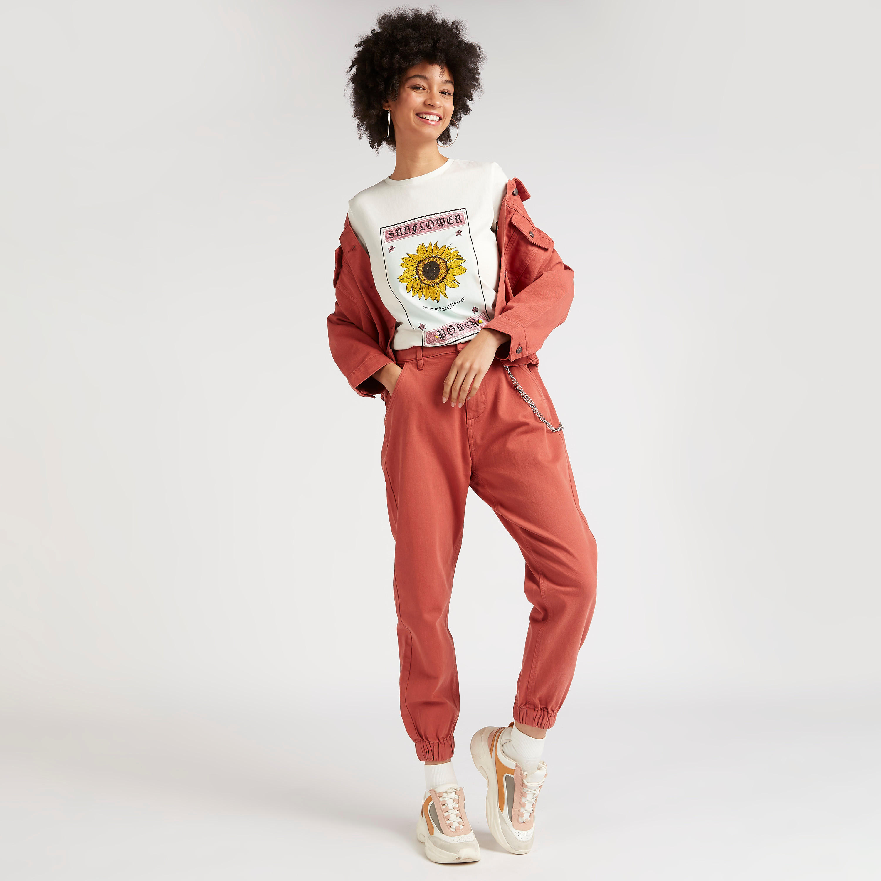 تيشيرت بياقة ضيّقة وأكمام كاب وطبعات-women-clothing-tshirts-image-4