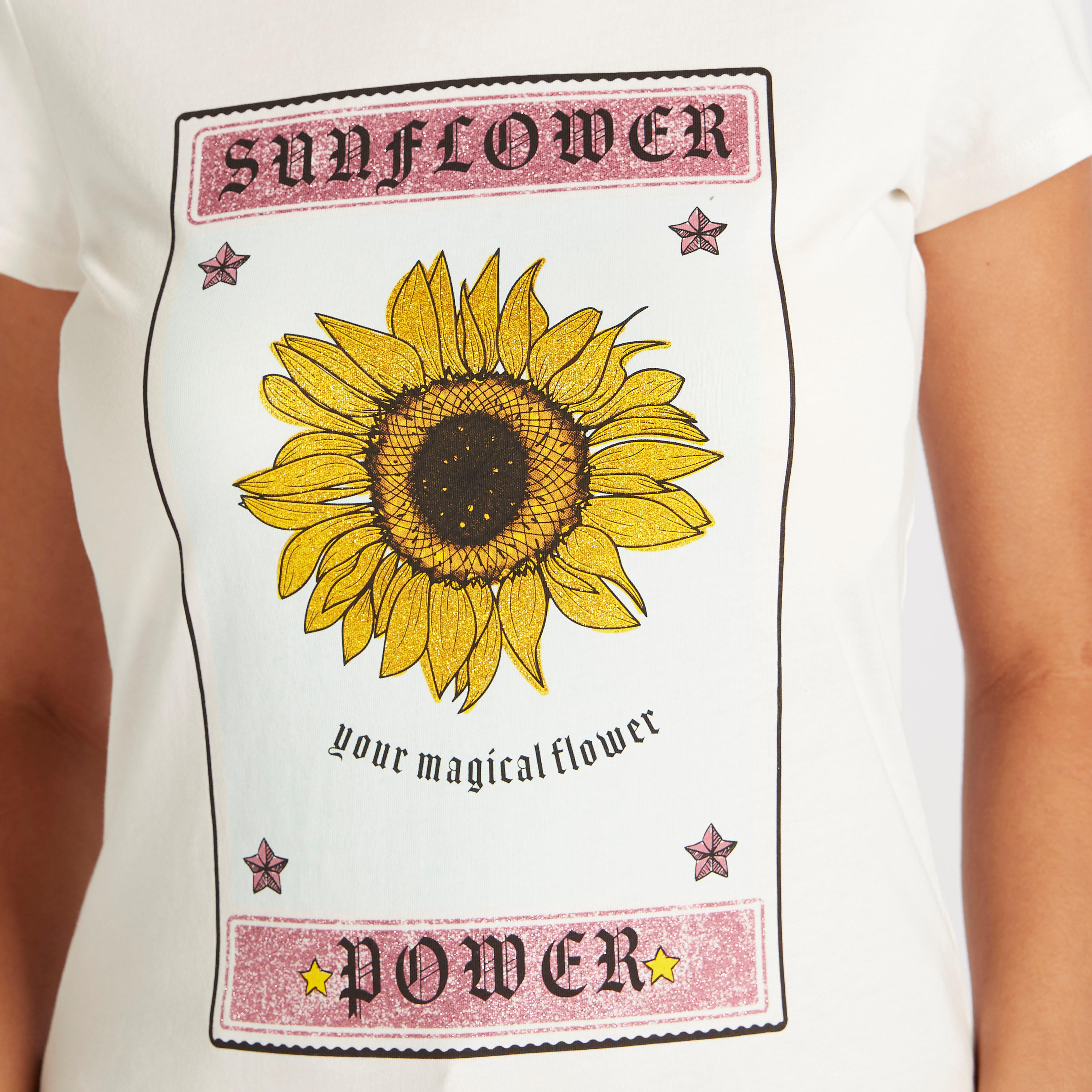 تيشيرت بياقة ضيّقة وأكمام كاب وطبعات-women-clothing-tshirts-image-3