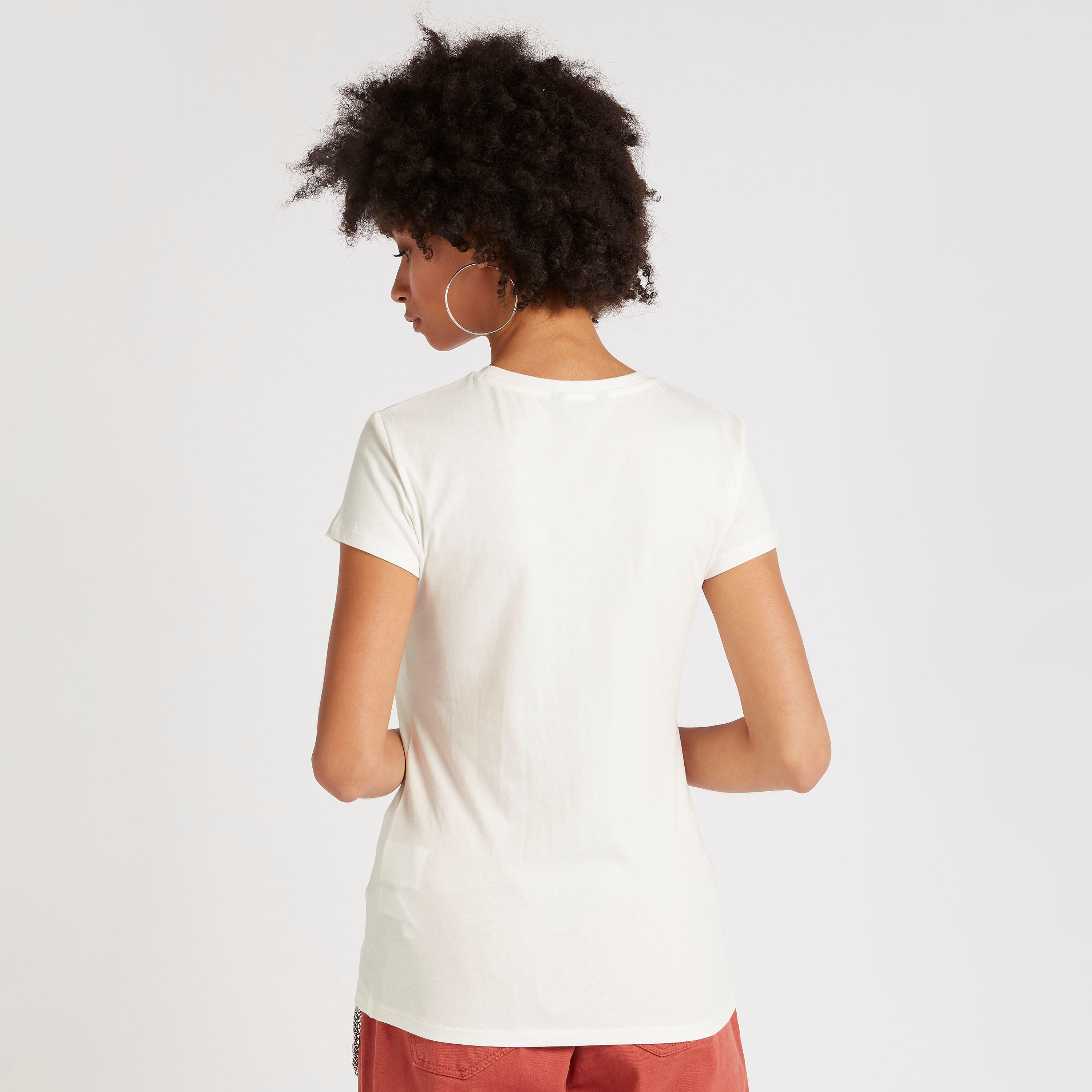 تيشيرت بياقة ضيّقة وأكمام كاب وطبعات-women-clothing-tshirts-image-2