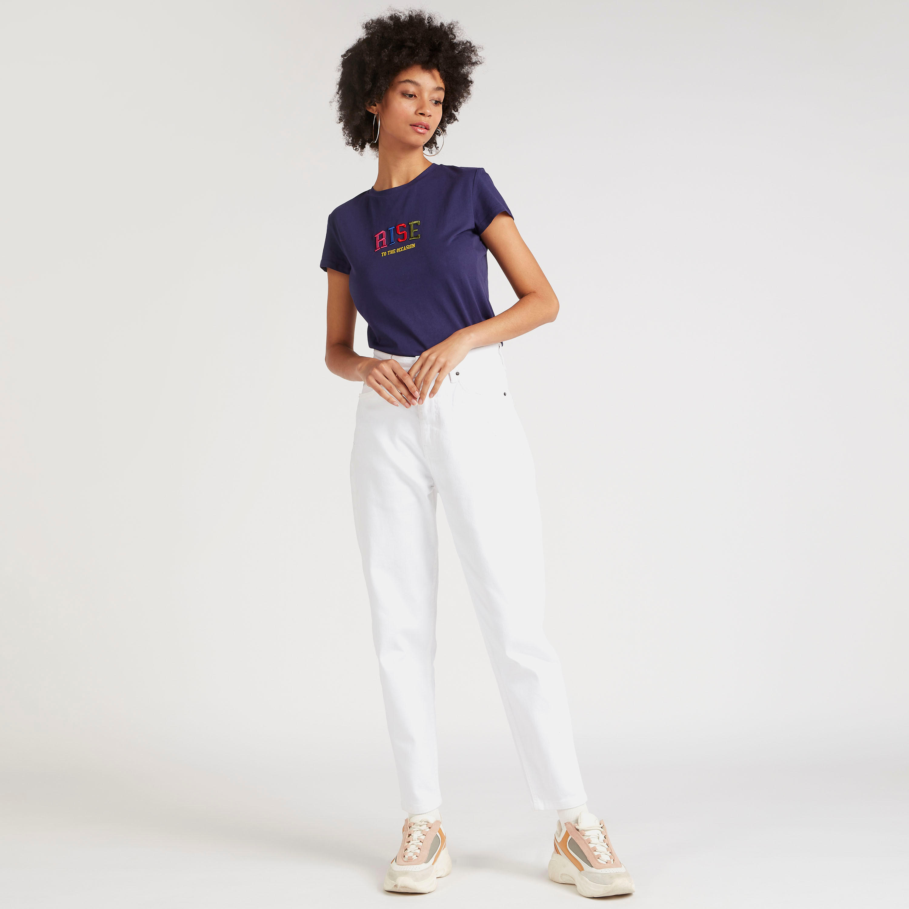 تيشيرت مطرّز بياقة ضيّقة وأكمام كاب-women-clothing-tshirts-image-2