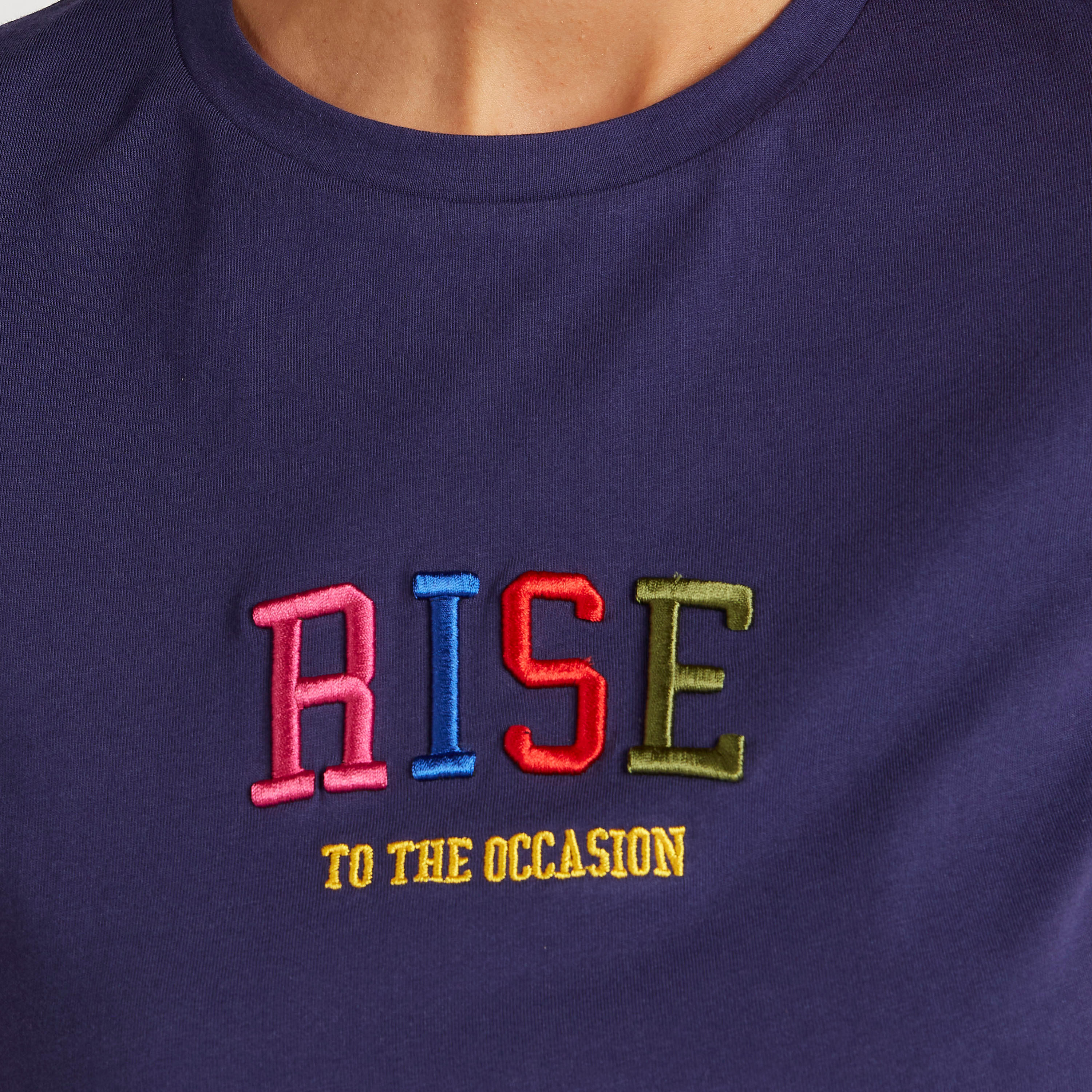 تيشيرت مطرّز بياقة ضيّقة وأكمام كاب-women-clothing-tshirts-image-3