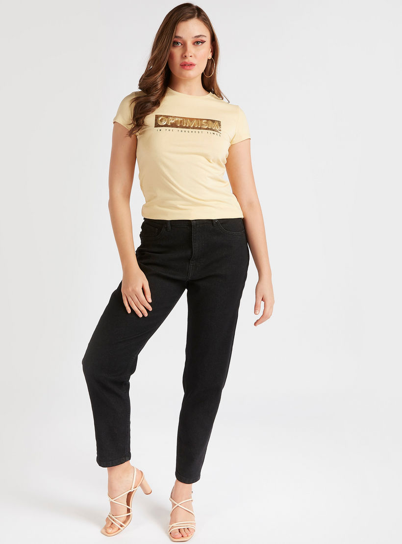 تيشيرت بياقة ضيّقة وأكمام كاب وطبعات-women-clothing-tshirts-image-4