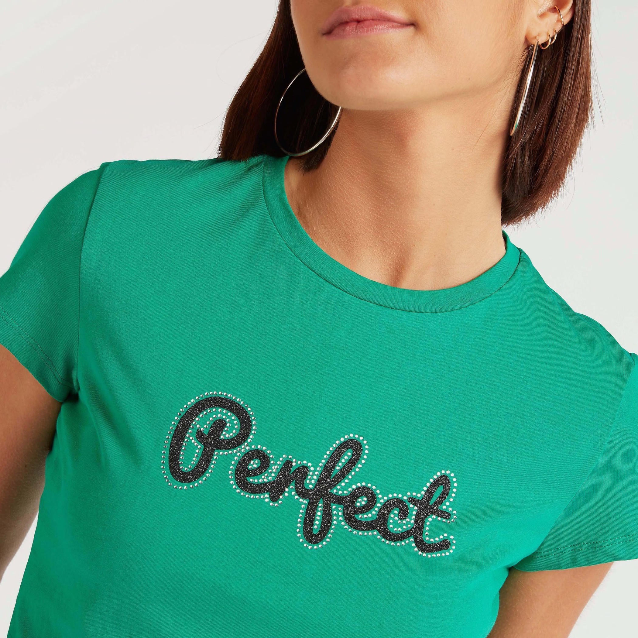 تيشيرت بياقة ضيقة وأكمام كاب وطبعات-women-clothing-tshirts-image-1