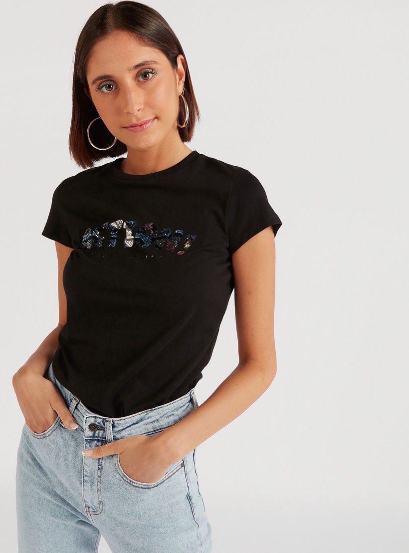 تيشيرت بياقة ضيّقة وأكمام كاب وطَبعات-women-clothing-tshirts-image-5