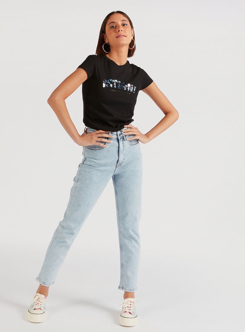 تيشيرت بياقة ضيّقة وأكمام كاب وطَبعات-women-clothing-tshirts-image-4