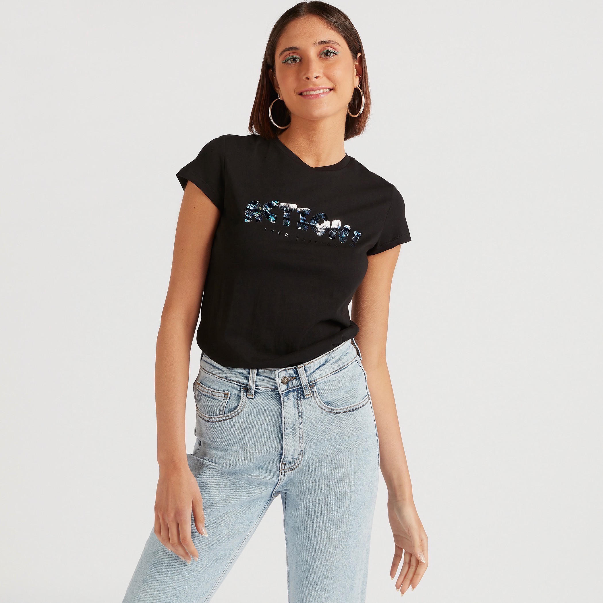 تيشيرت بياقة ضيّقة وأكمام كاب وطَبعات-women-clothing-tshirts-image-1