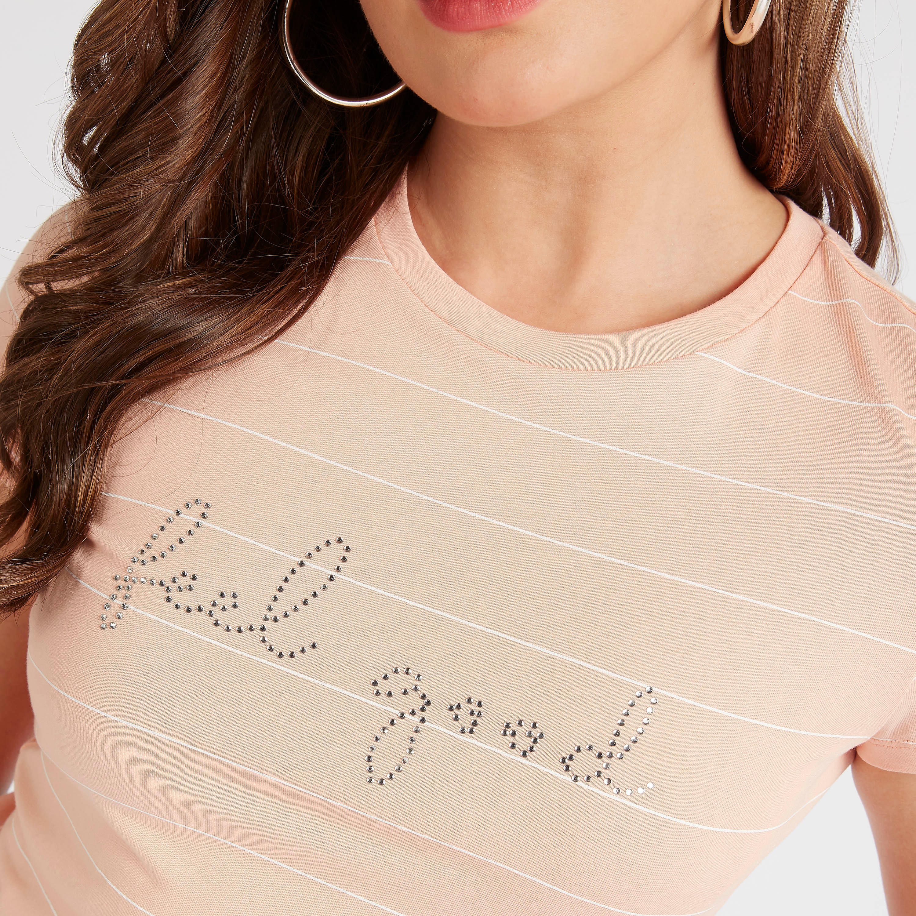 تيشيرت مزيّن بياقة ضيّقة وأكمام كاب-women-clothing-tshirts-image-3