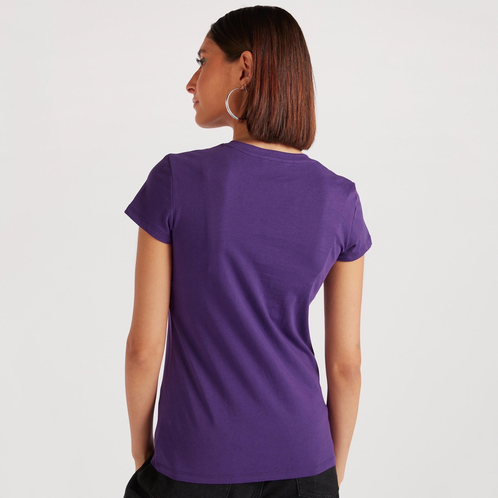 تيشيرت بياقة ضيقة وأكمام كاب وطبعات جرافيك-women-clothing-tshirts-image-4